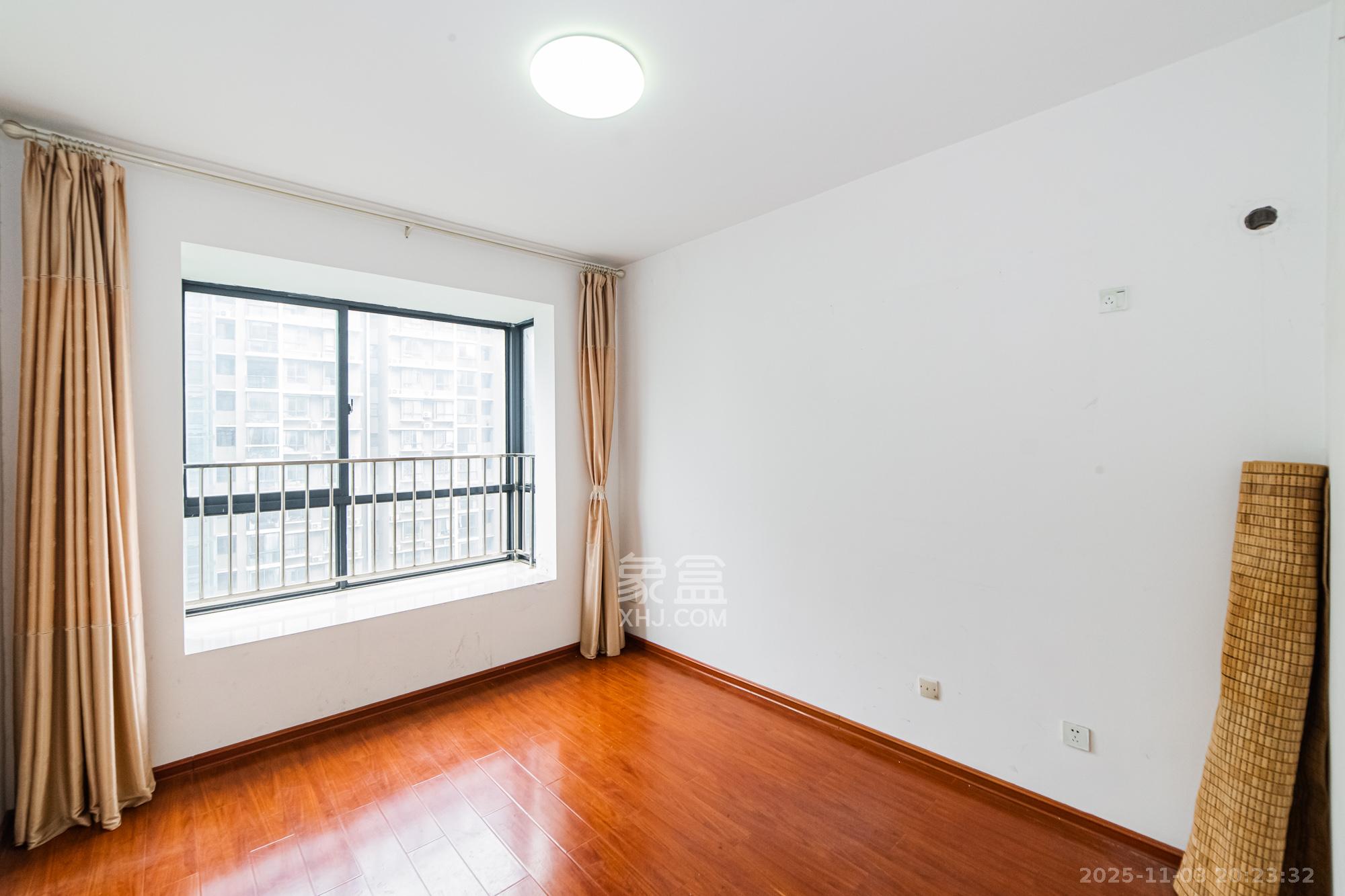 湘江世纪城融江苑  3室2厅1卫    60.0万卧室