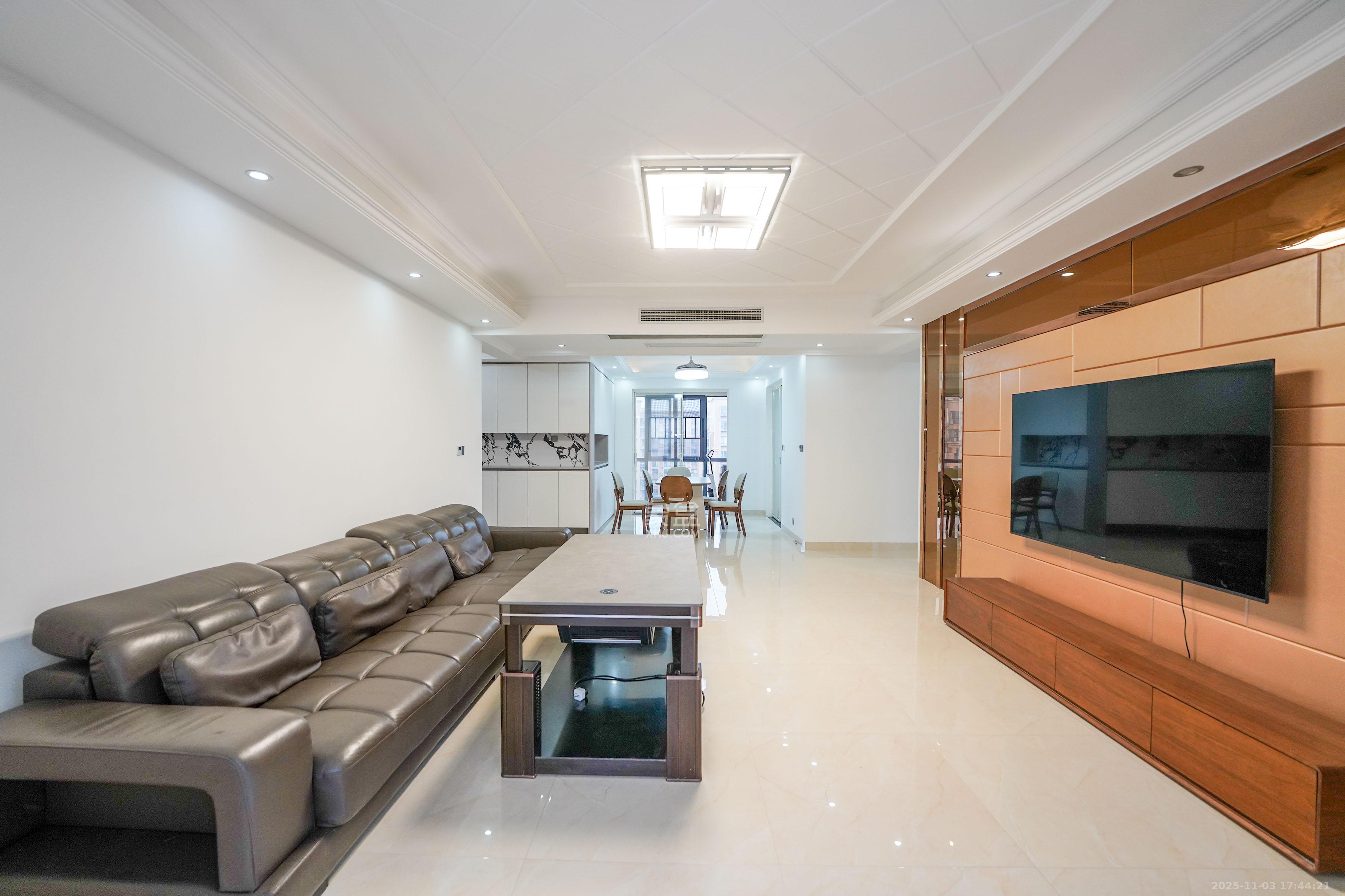 和美星城  4室2厅2卫    132.0万客厅