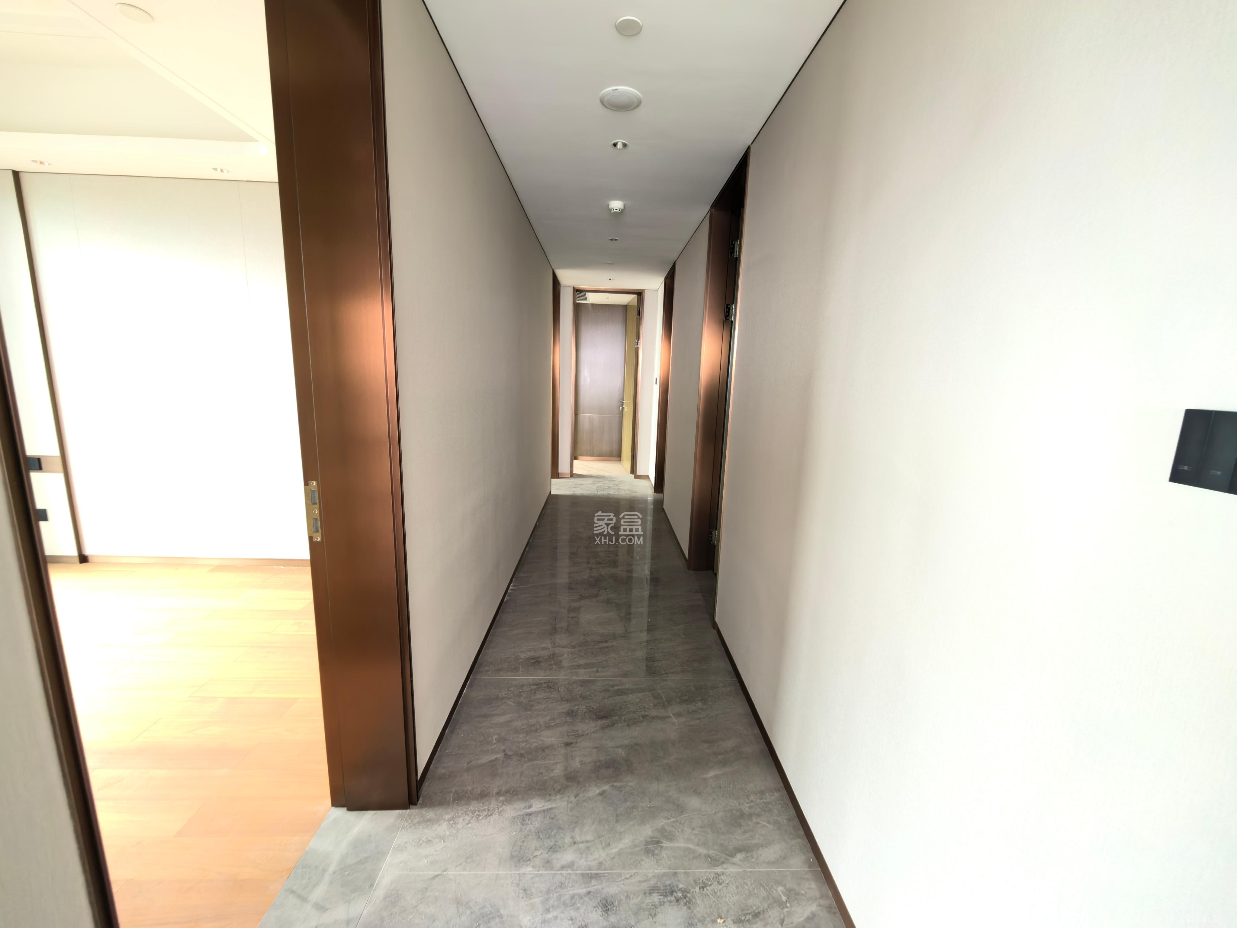 运达中央广场三期  4室2厅3卫    13000.0元/月室内图