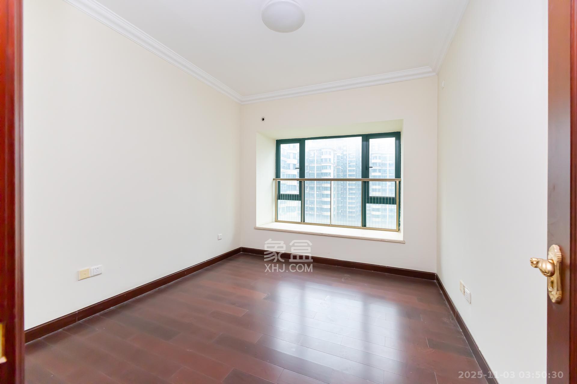 恒大名都  4室2厅2卫    83.0万卧室