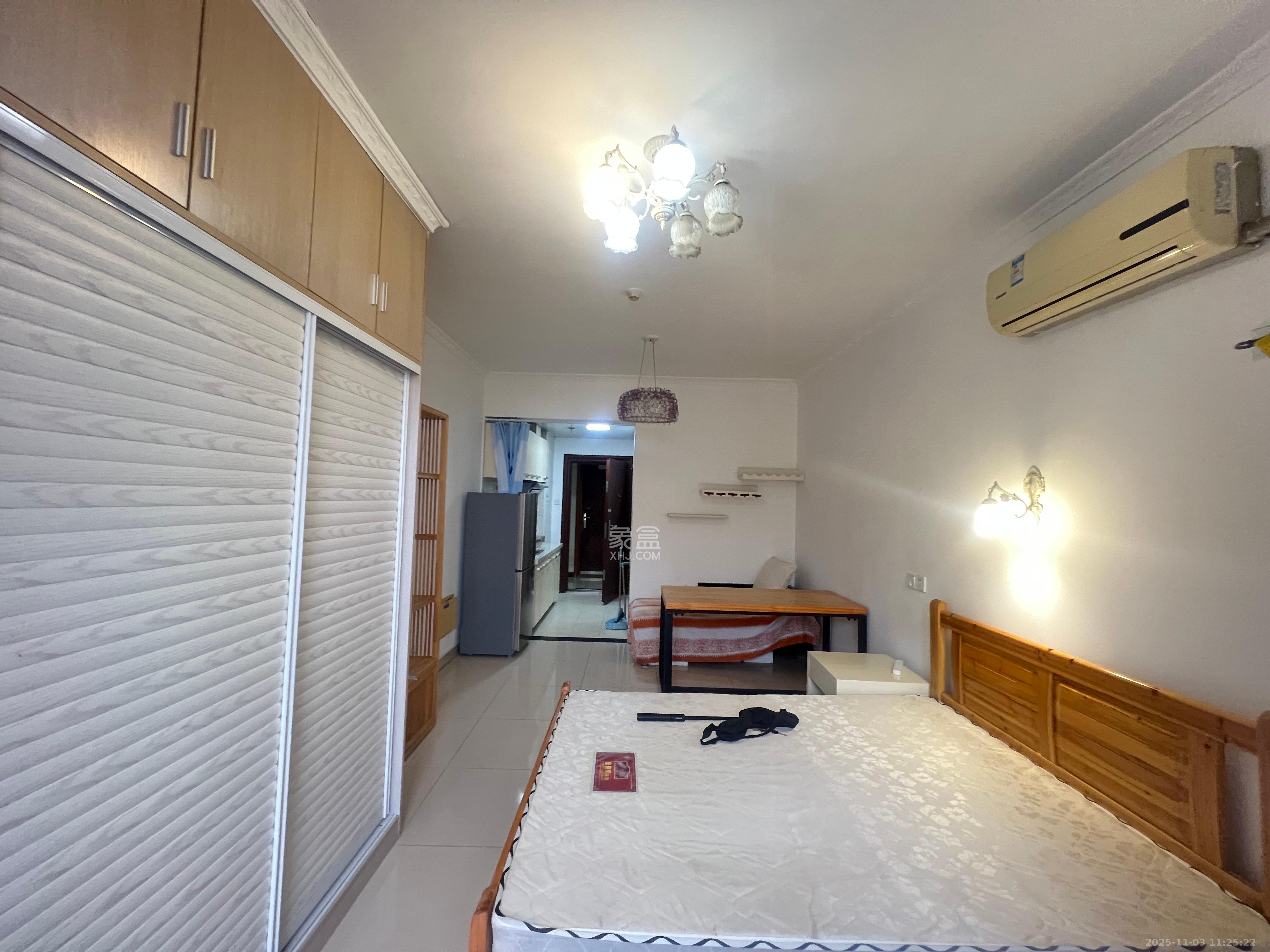 保利麓谷林语I区  1室1厅1卫    1400.0元/月室内图