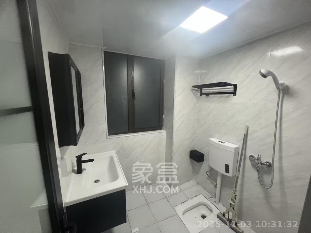 盛地春天里 4室2厅1卫 2000.0元/月 盛地春天里 4室2厅1卫 2000.0元/月室内图