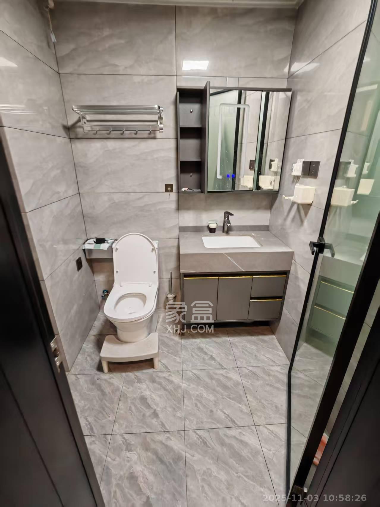 金色屋顶  4室2厅3卫    7500.0元/月室内图