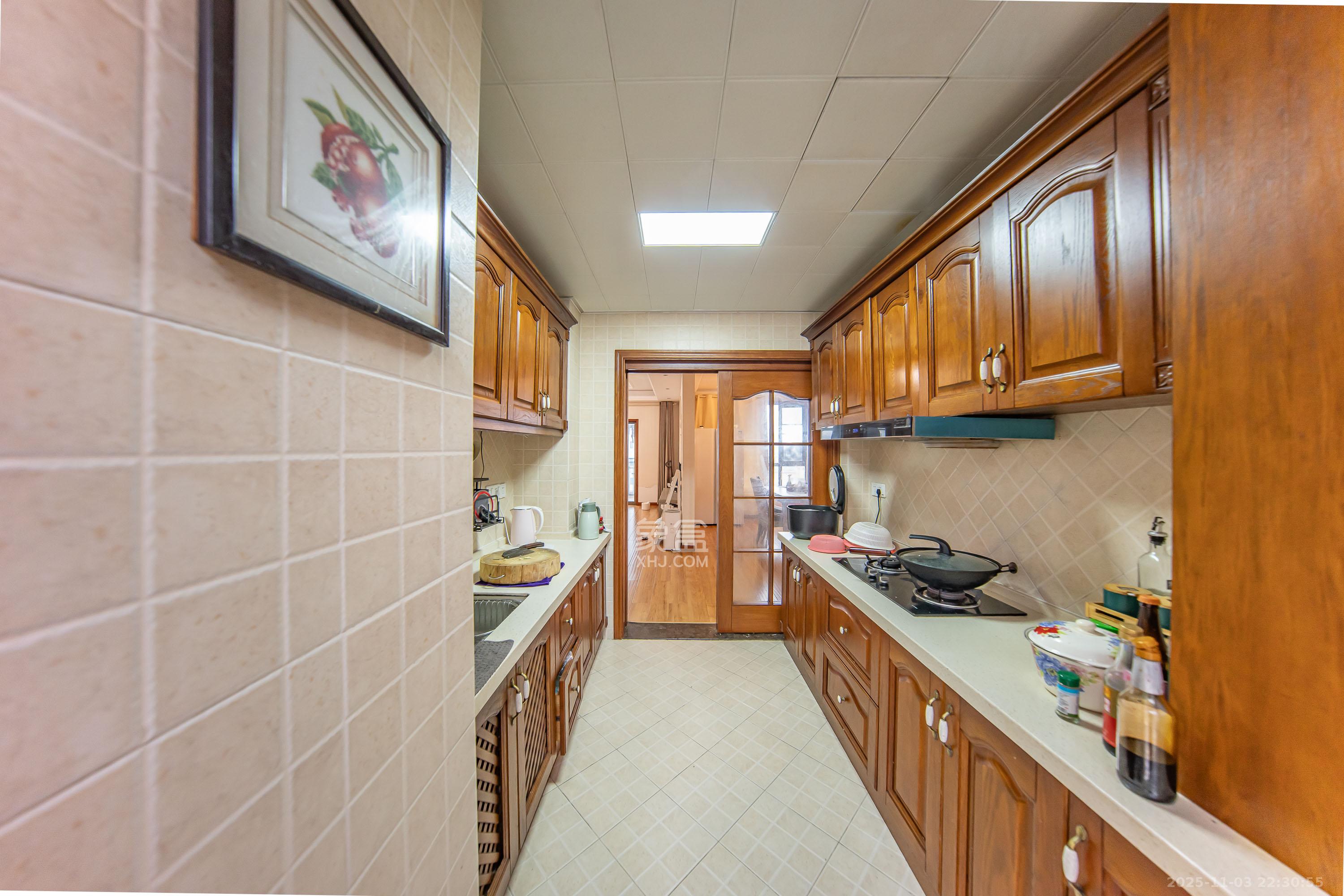 米兰春天 3室2厅2卫 85.0万 米兰春天 3室2厅2卫 85.0万厨房