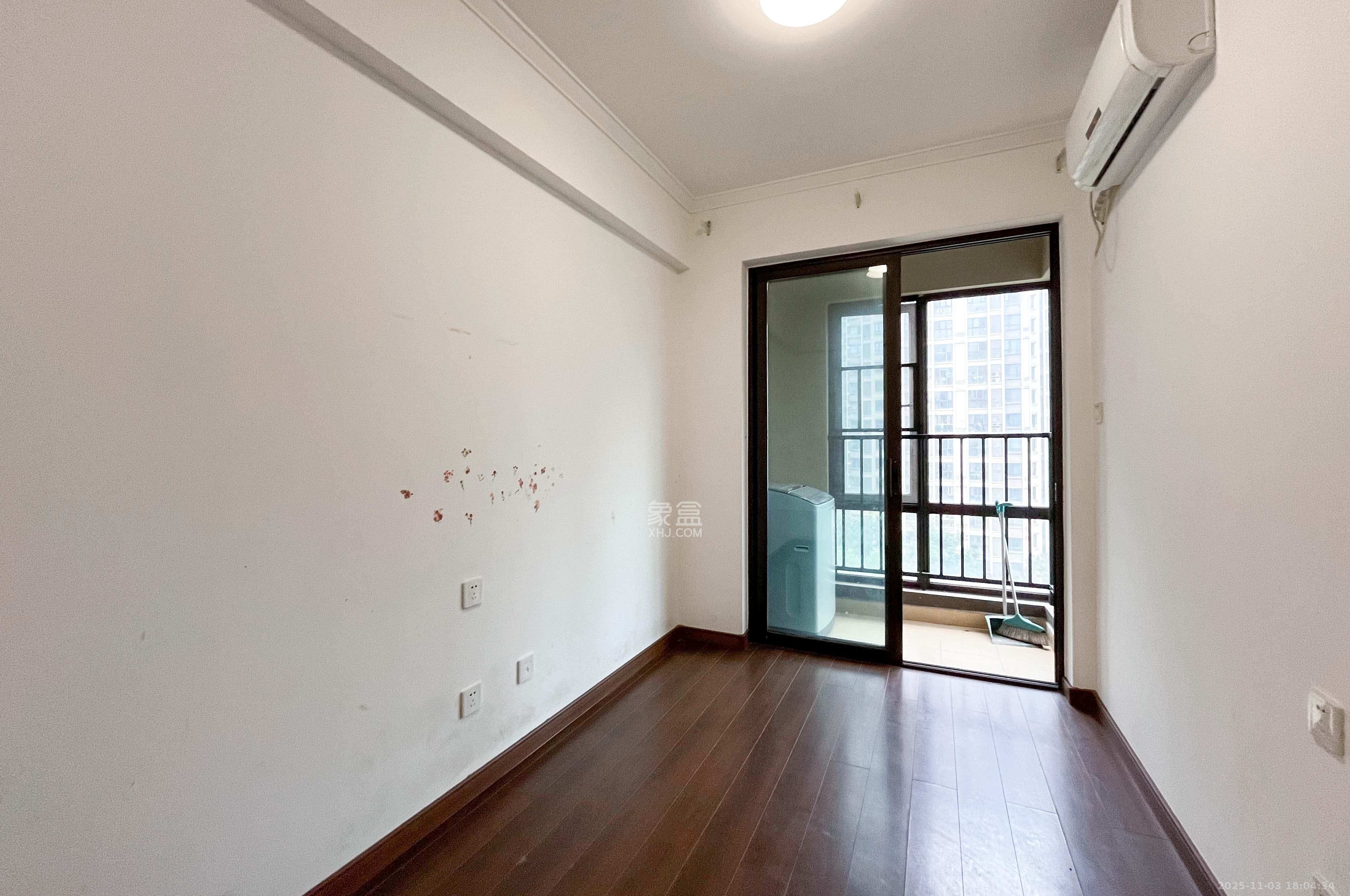 万科里梅溪郡  4室2厅2卫    258.0万其他