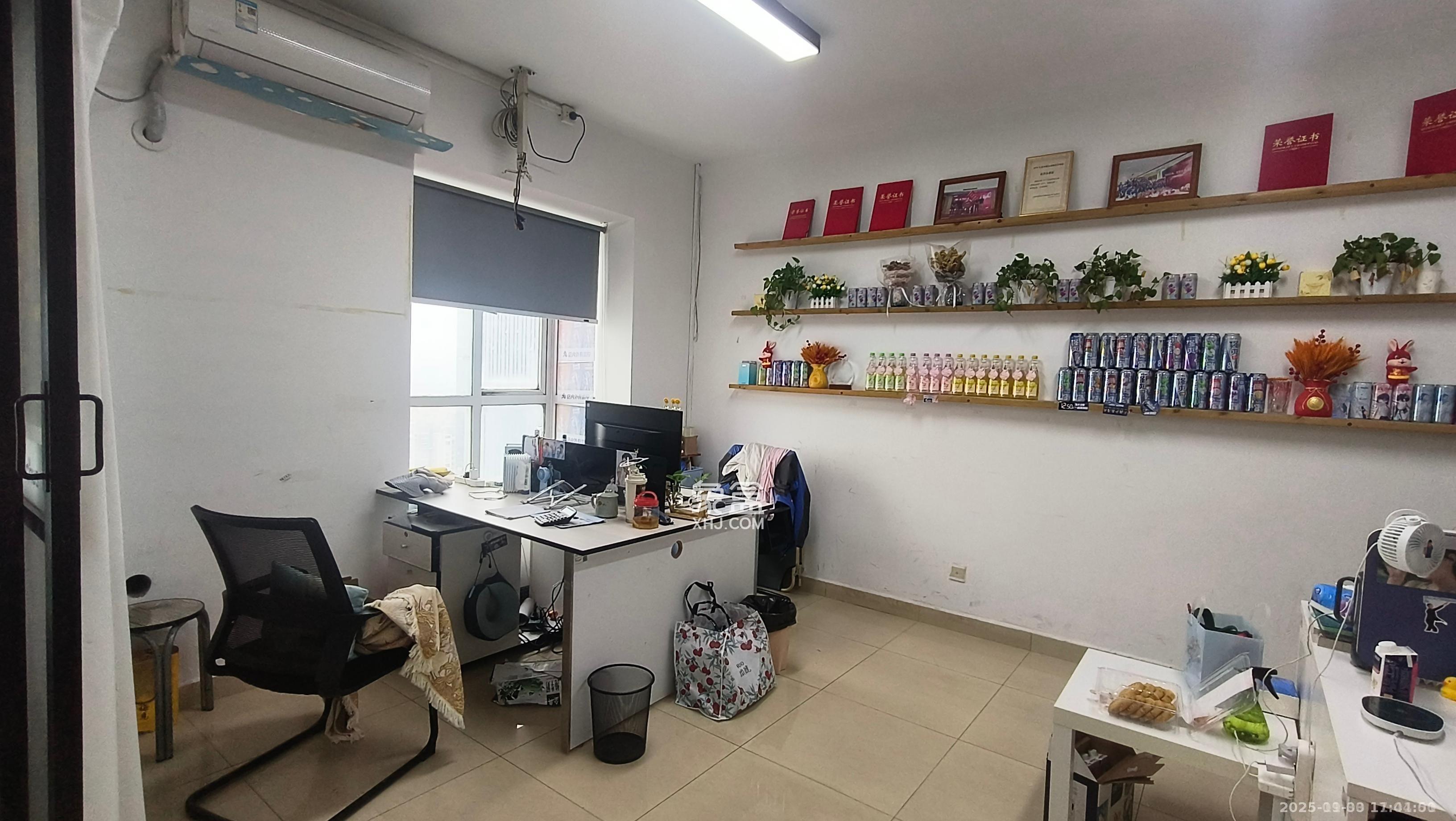 左岸右岸 4室1厅1卫 4999.0元/月 左岸右岸 4室1厅1卫 4999.0元/月室内图