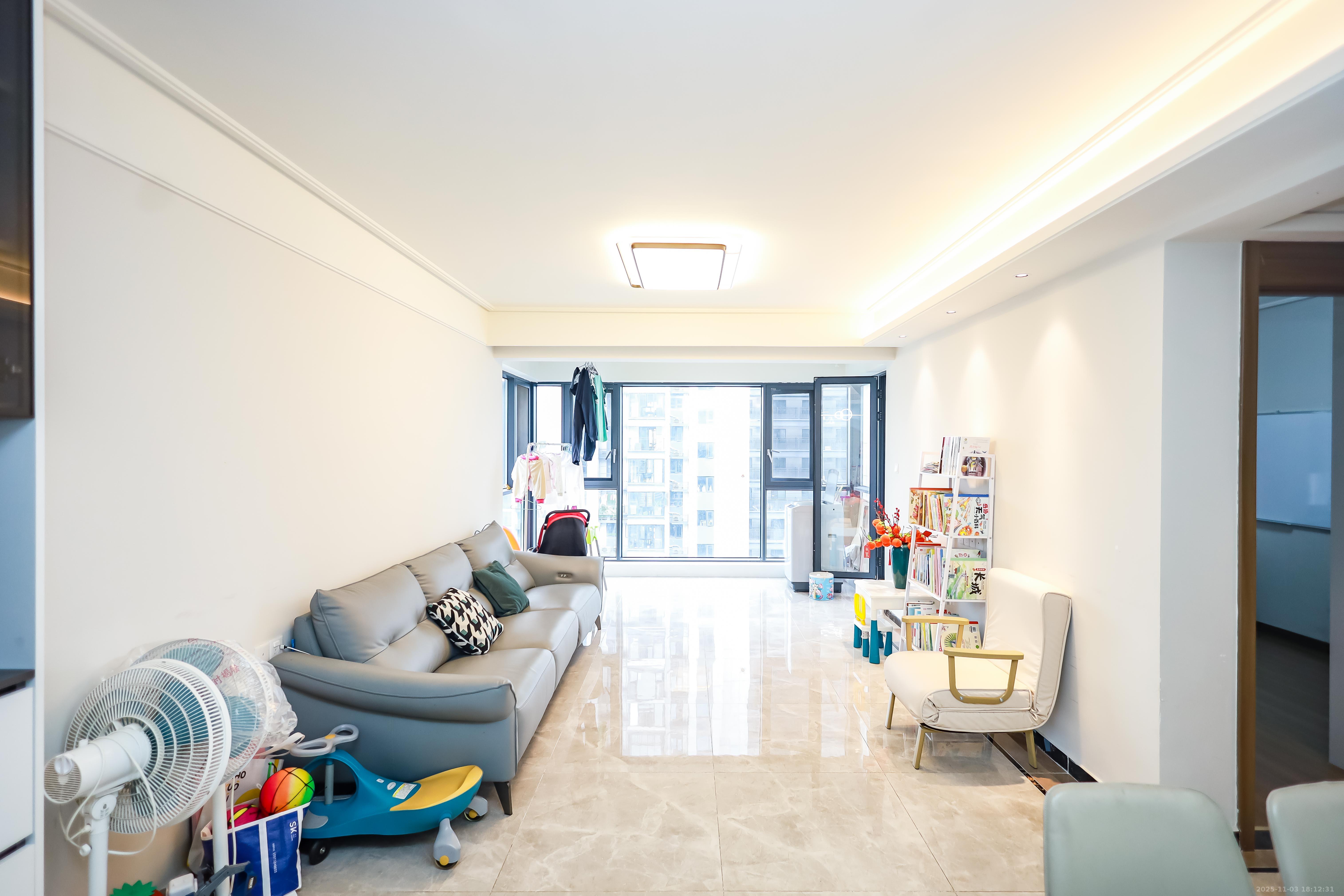 保利恒伟时光印象 4室2厅2卫 118.0万 保利恒伟时光印象 4室2厅2卫 118.0万客厅