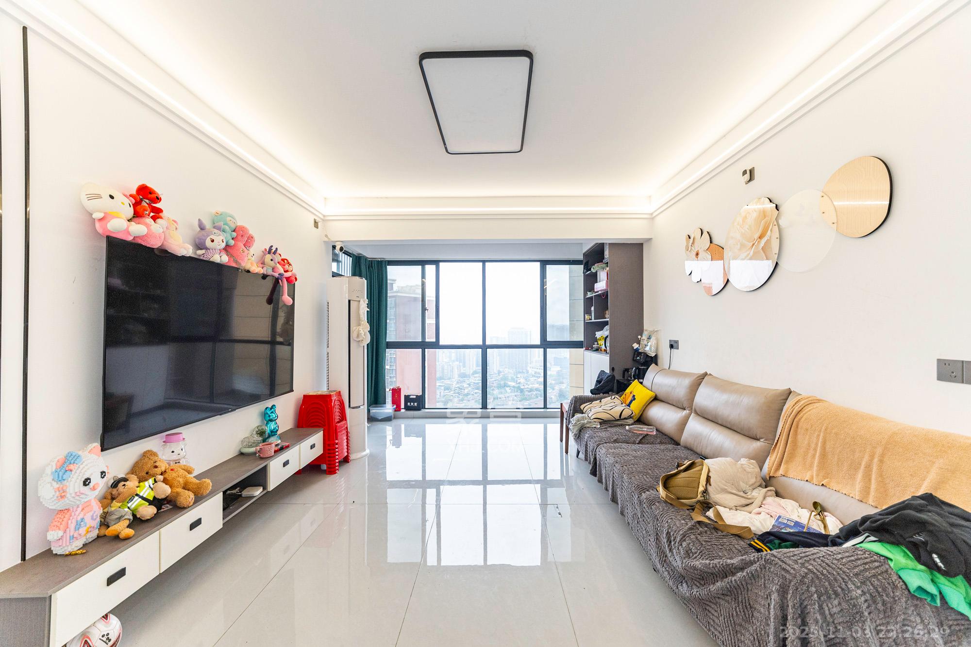 保利香槟国际  4室2厅2卫    100.0万