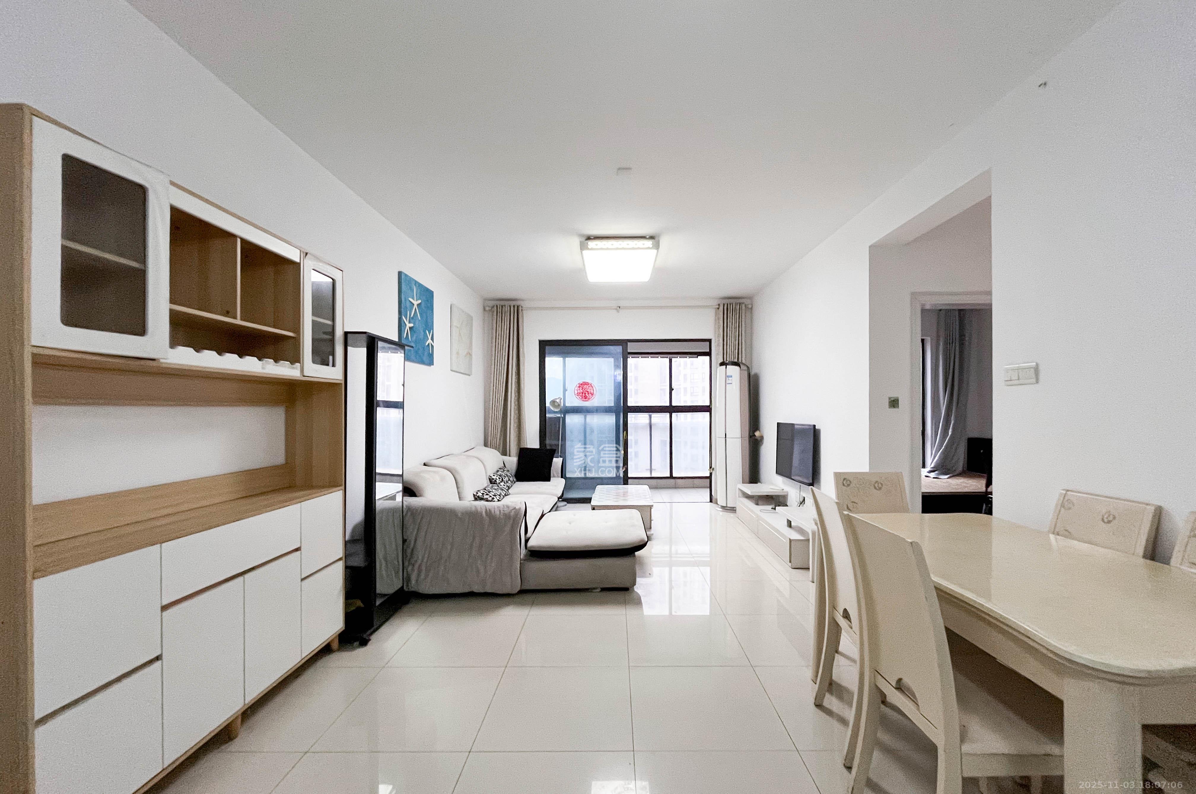 达美D6区  3室1厅2卫    95.0万客厅