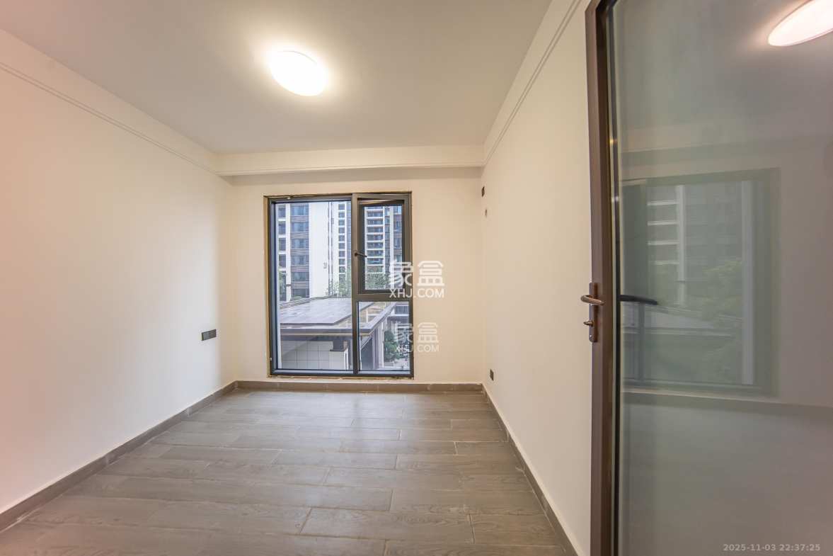 旭辉国宸府 4室2厅2卫 168.0万 旭辉国宸府 4室2厅2卫 168.0万卧室