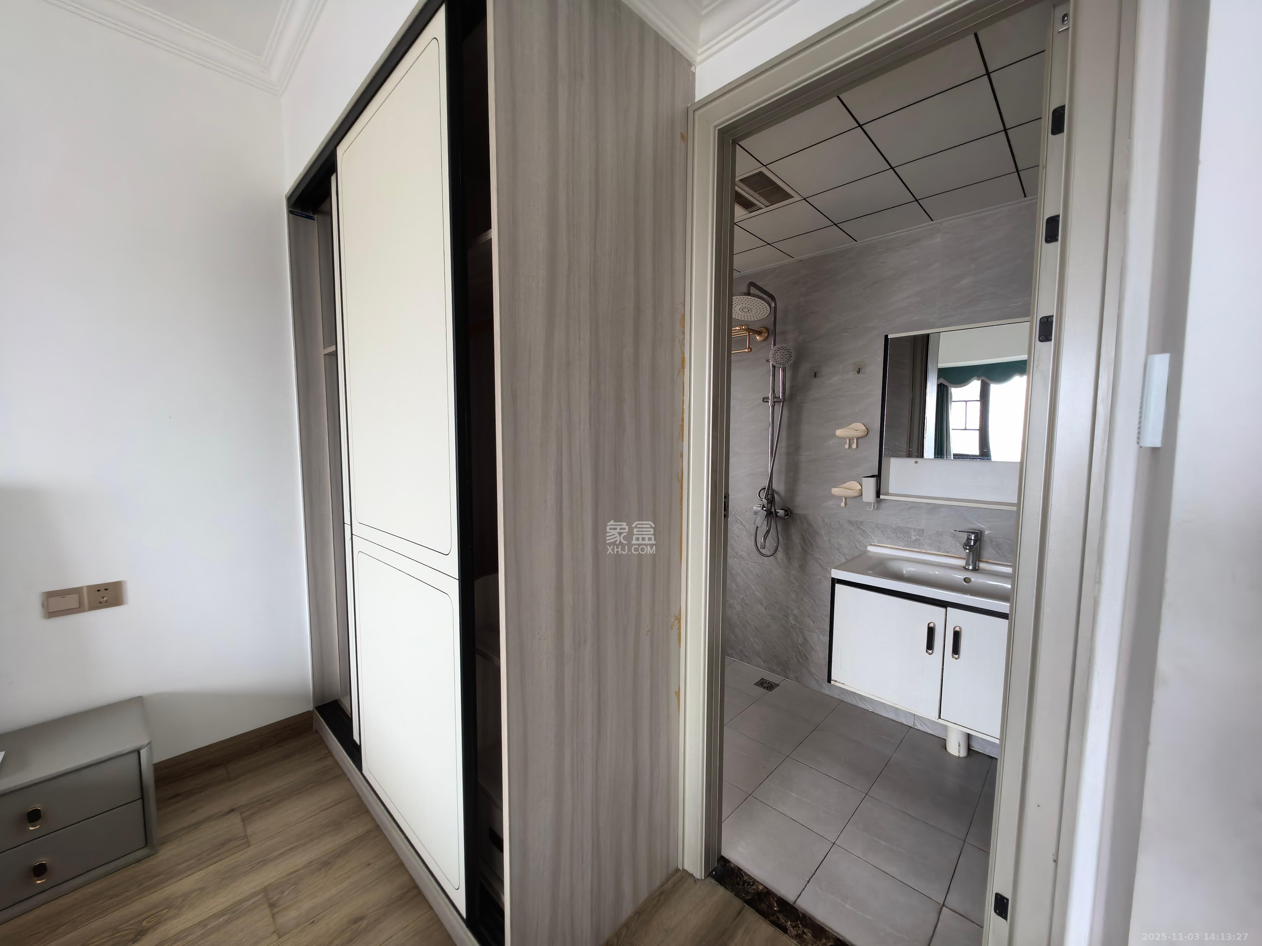 深业睿城  4室2厅2卫    3000.0元/月室内图