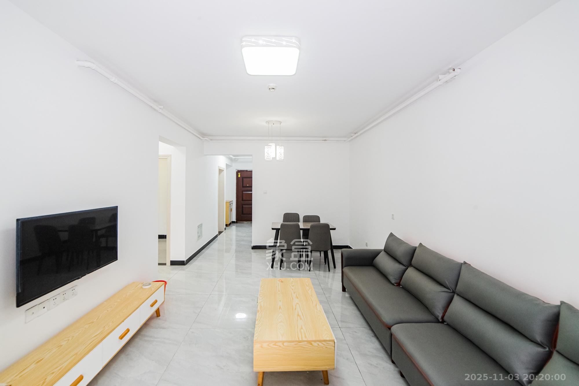 北辰三角洲C2区  3室2厅1卫    110.0万客厅