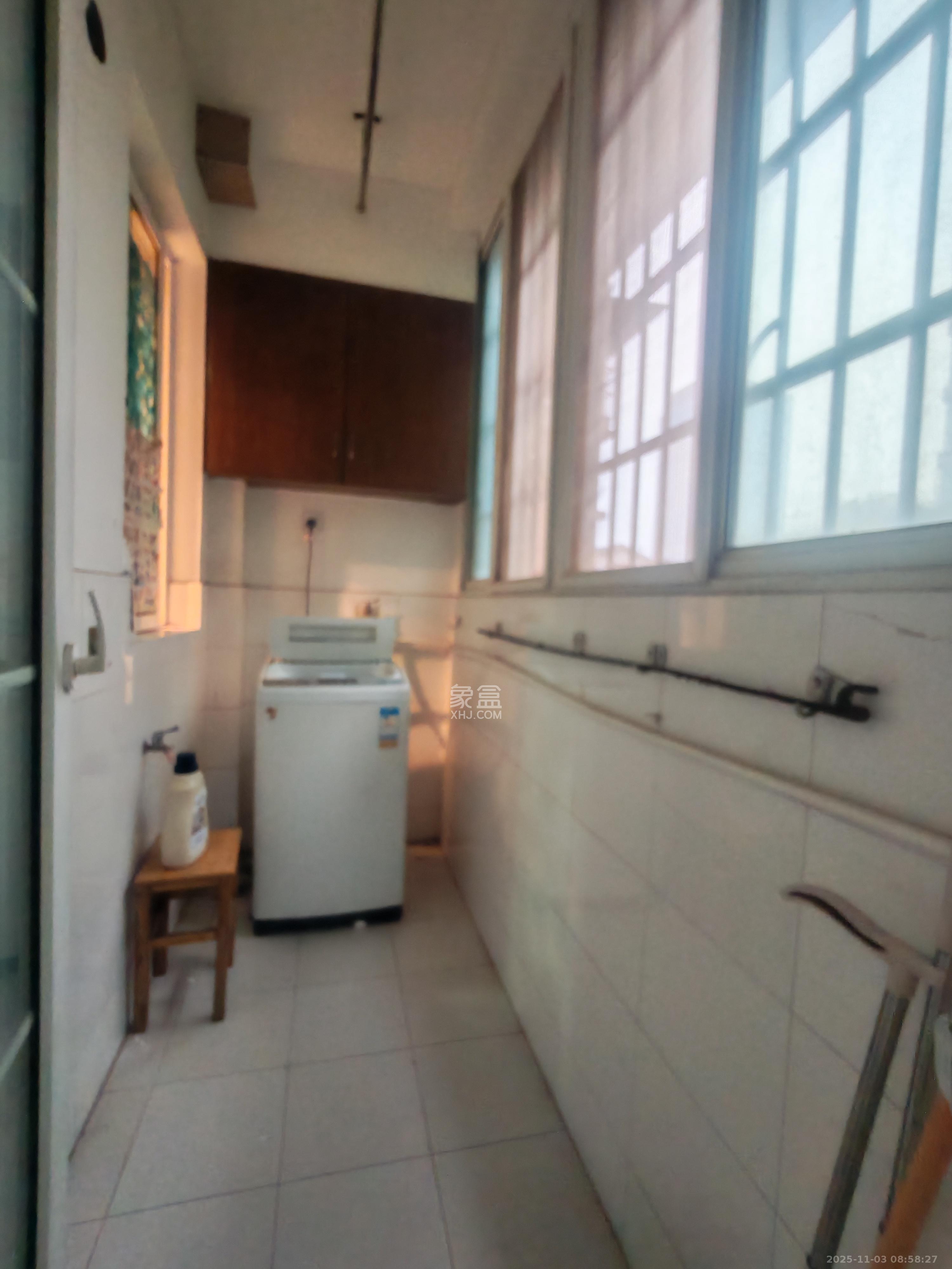 东城名苑  3室2厅2卫    1500.0元/月室内图