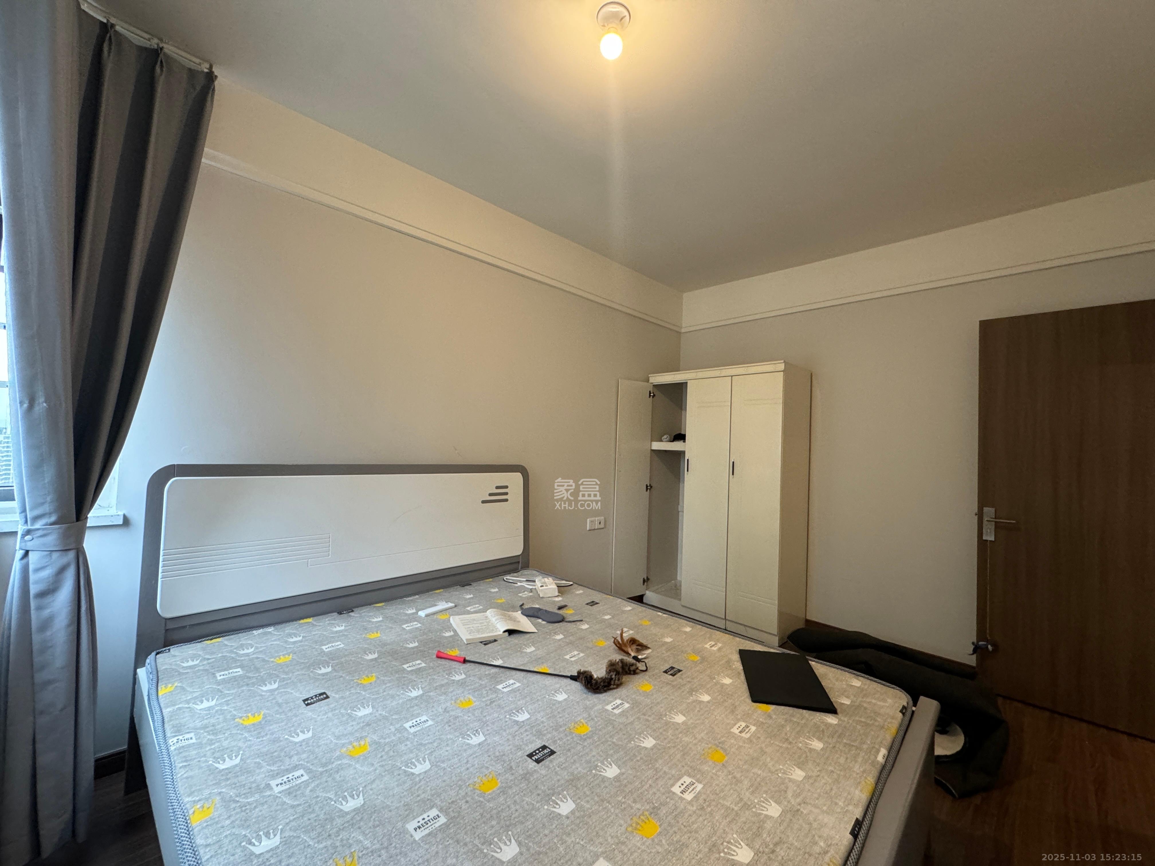 保利香槟国际  3室1厅2卫    1900.0元/月室内图