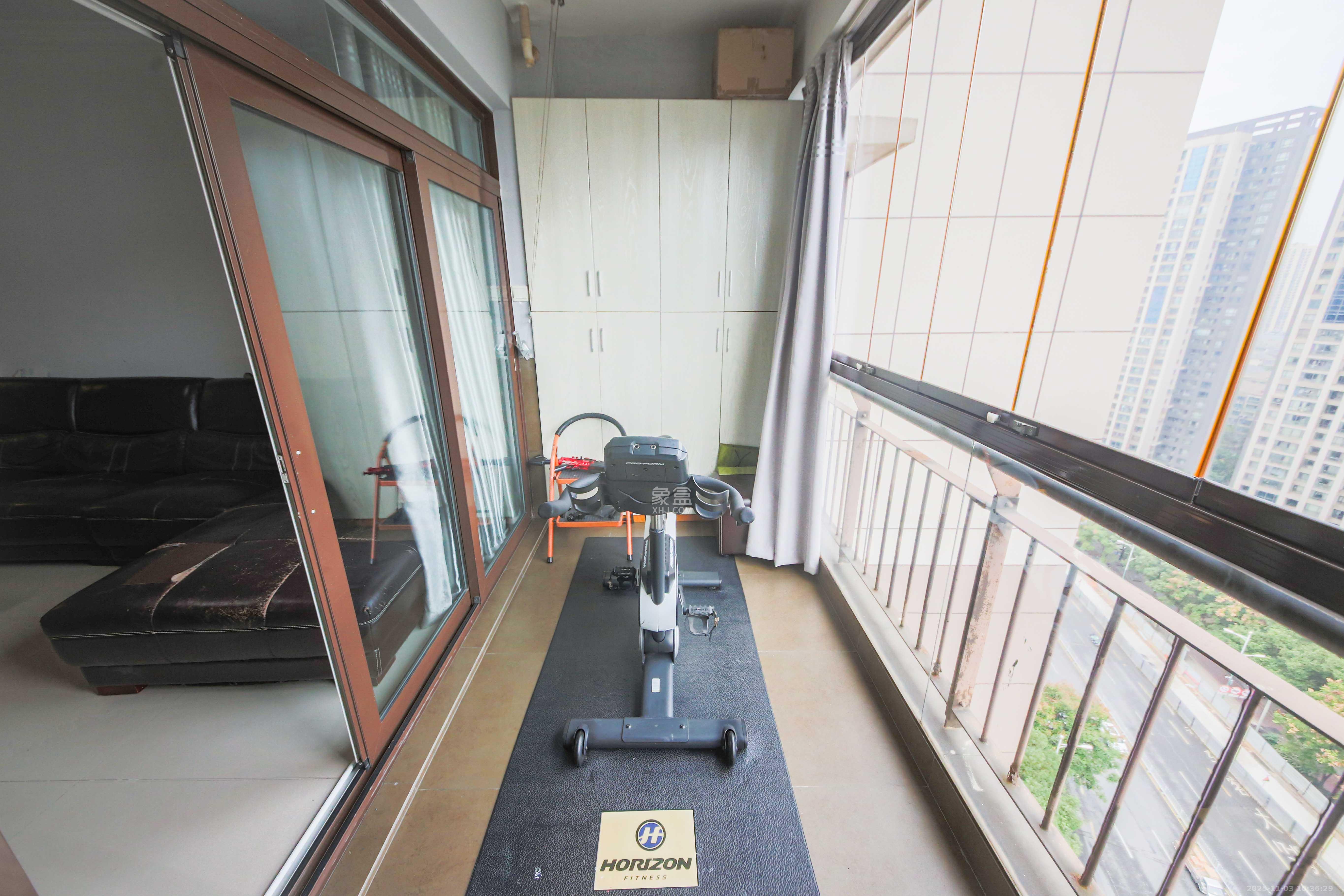 HC新城（建工集团单位房）  3室2厅1卫    180.0万阳台