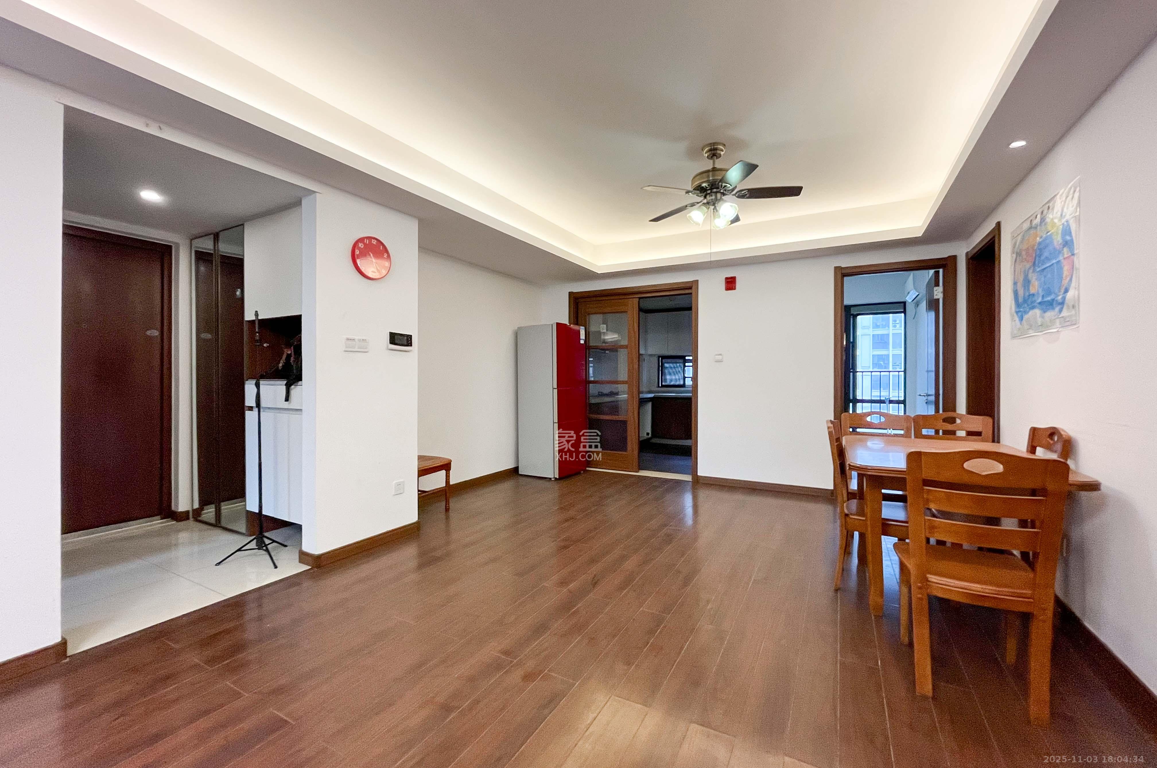 万科里梅溪郡  4室2厅2卫    258.0万客厅