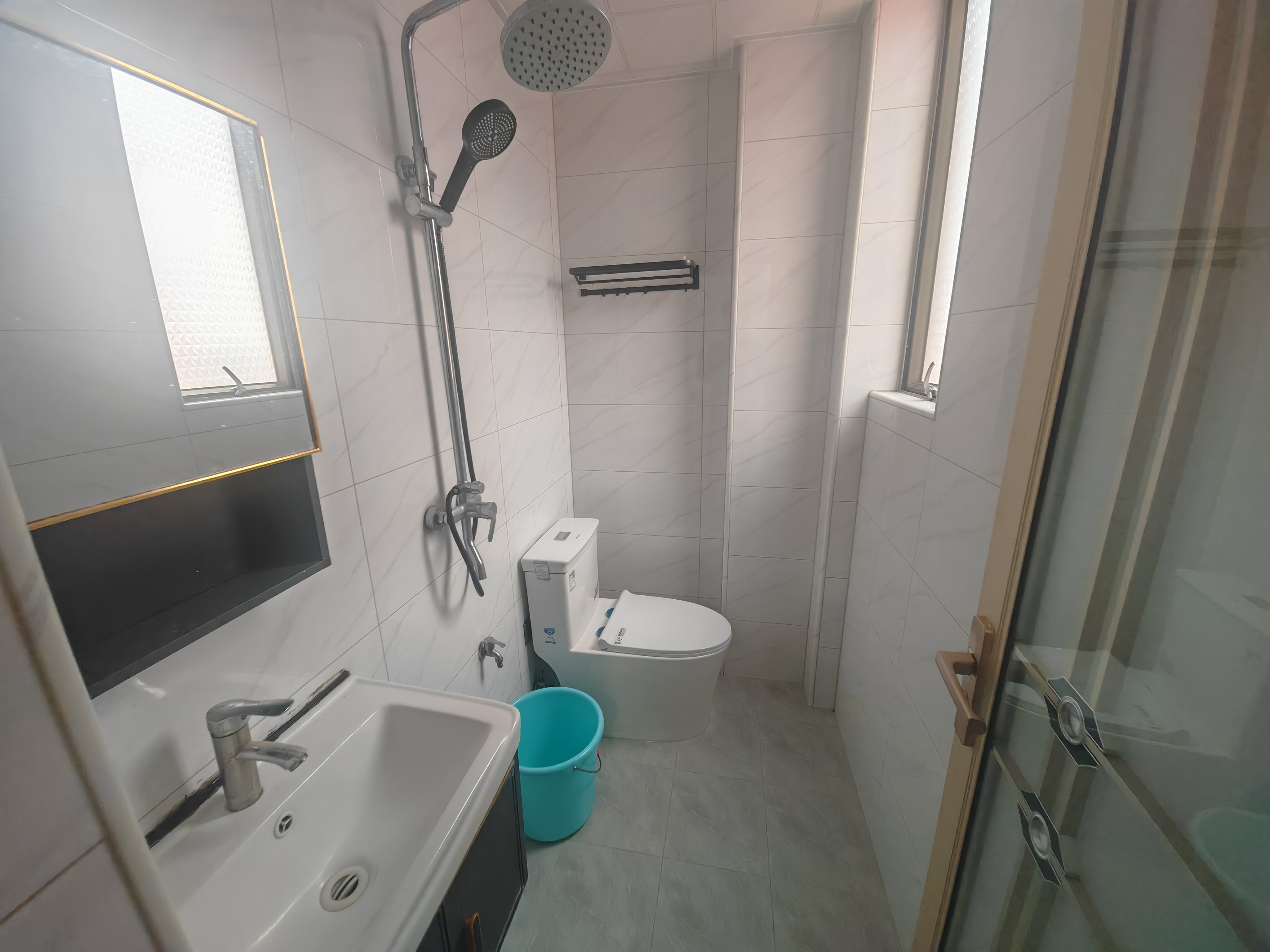 幸福家园  3室2厅1卫    2000.0元/月室内图