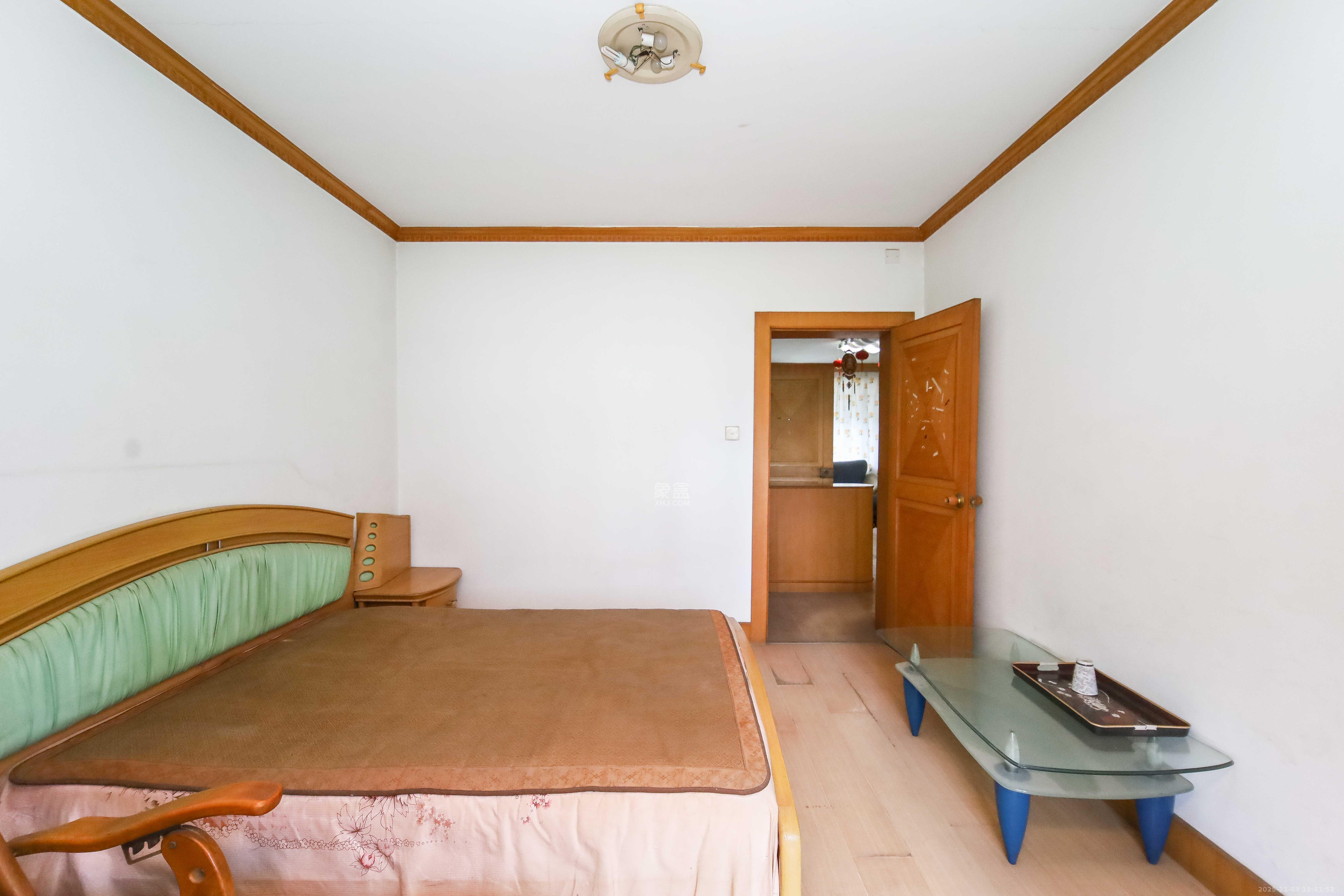 环达公寓 3室2厅1卫 56.0万 环达公寓 3室2厅1卫 56.0万卧室