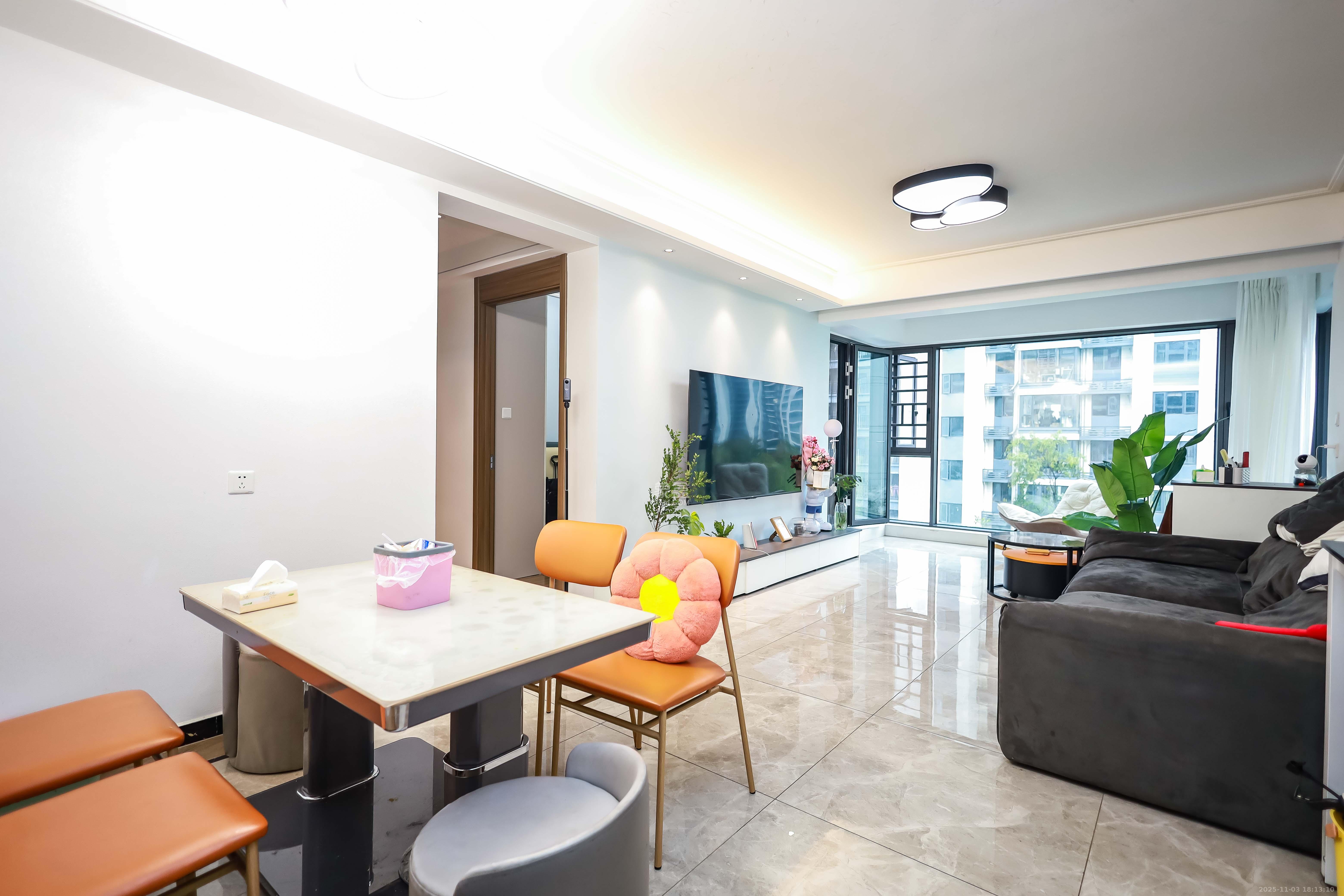 保利恒伟时光印象  4室3厅2卫    125.0万客厅