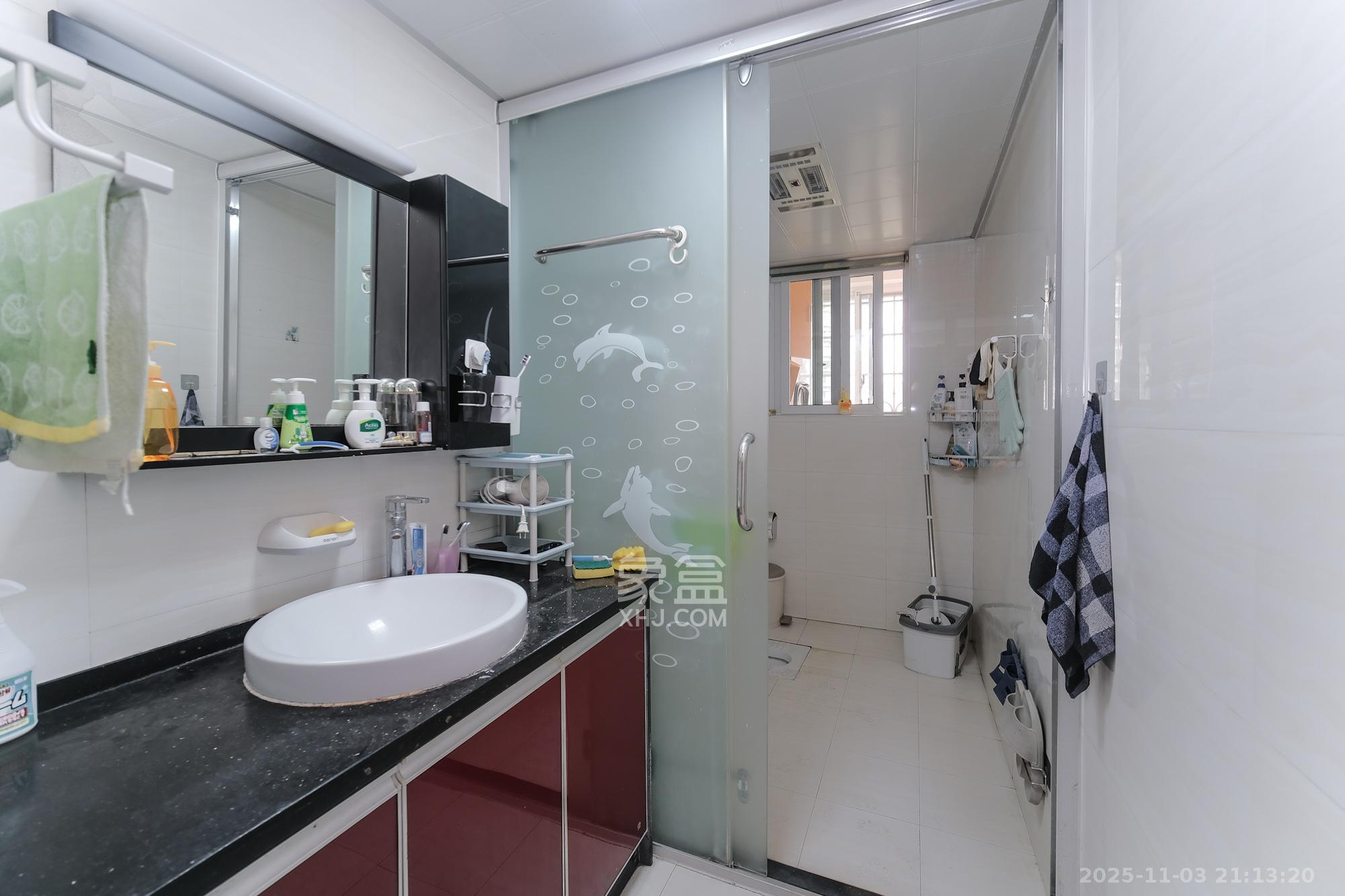 长丰星城  4室2厅2卫    89.0万卫生间