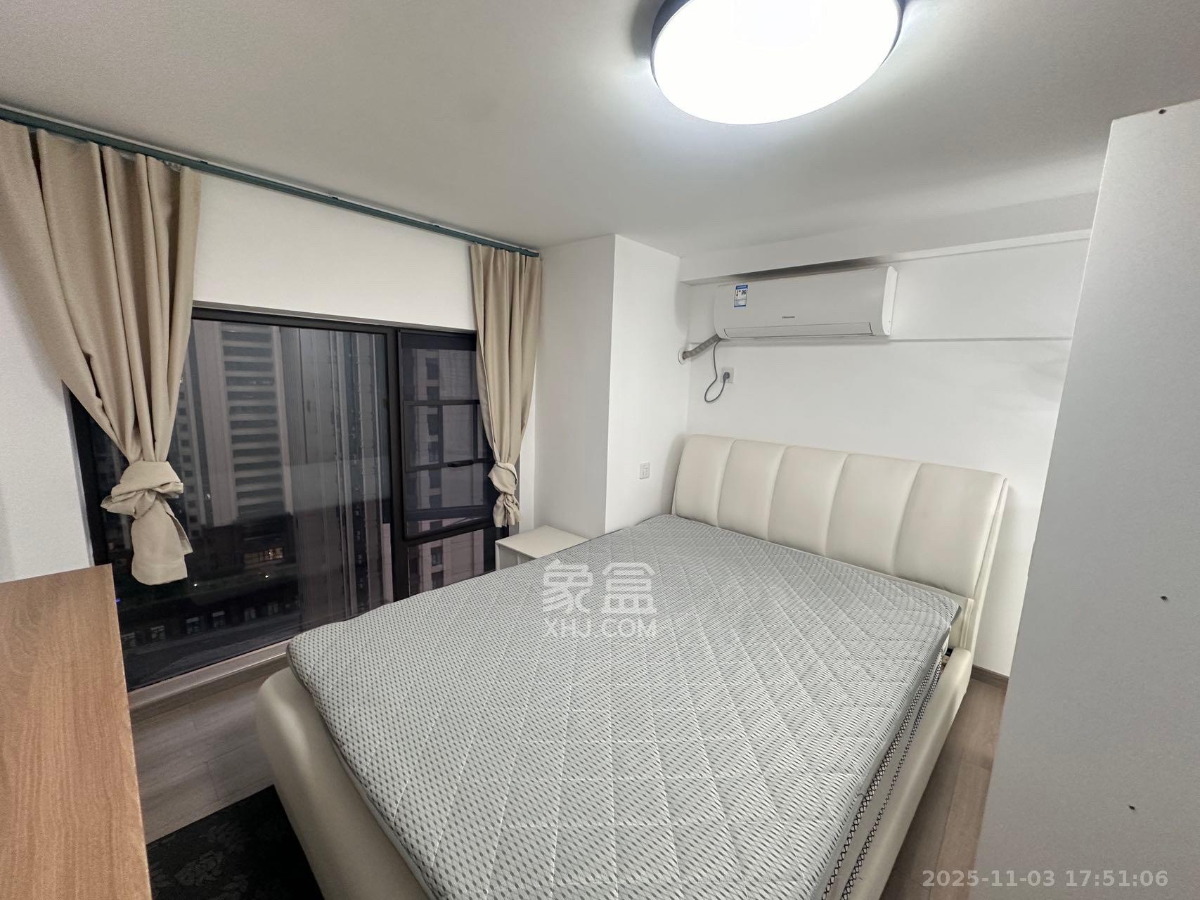 卓越江岸  2室1厅1卫    2300.0元/月室内图