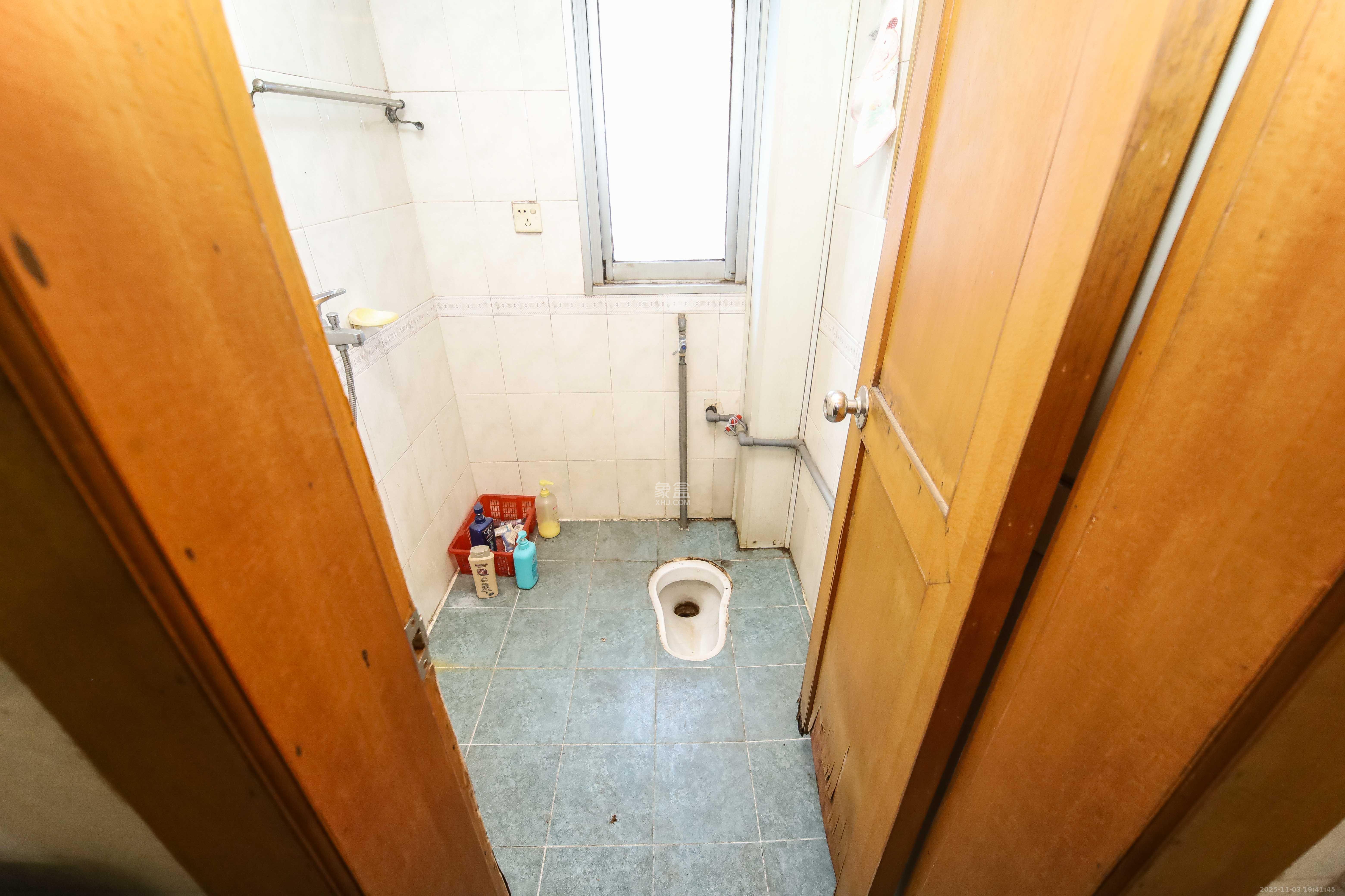 环达公寓 3室2厅1卫 56.0万 环达公寓 3室2厅1卫 56.0万卫生间