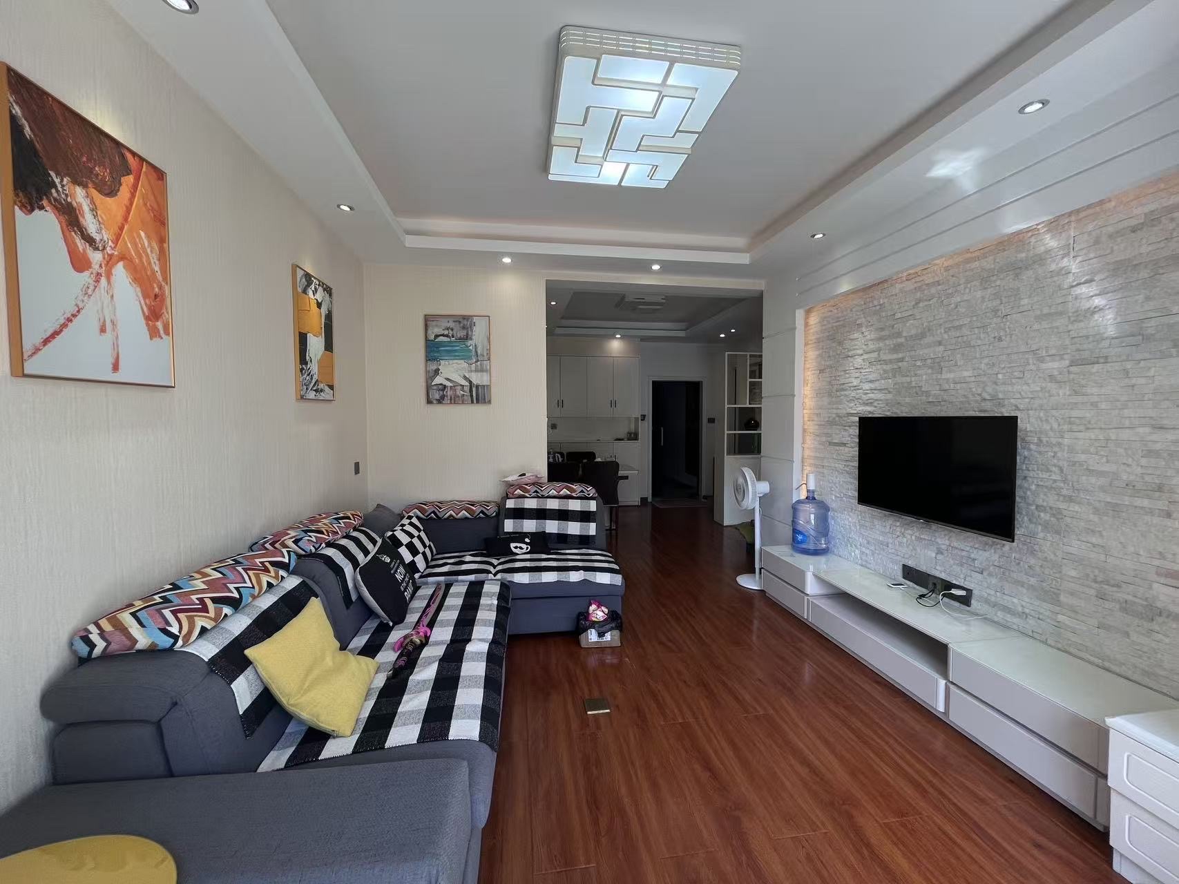 御花园  2室2厅1卫    1500.0元/月室内图