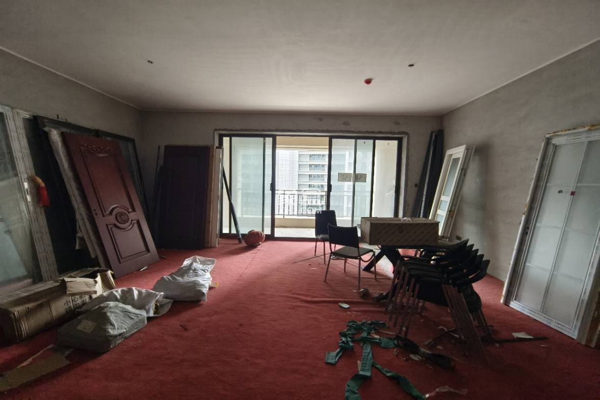 海航豪庭南苑 3室2厅2卫 300.0万 海航豪庭南苑 3室2厅2卫 300.0万客厅