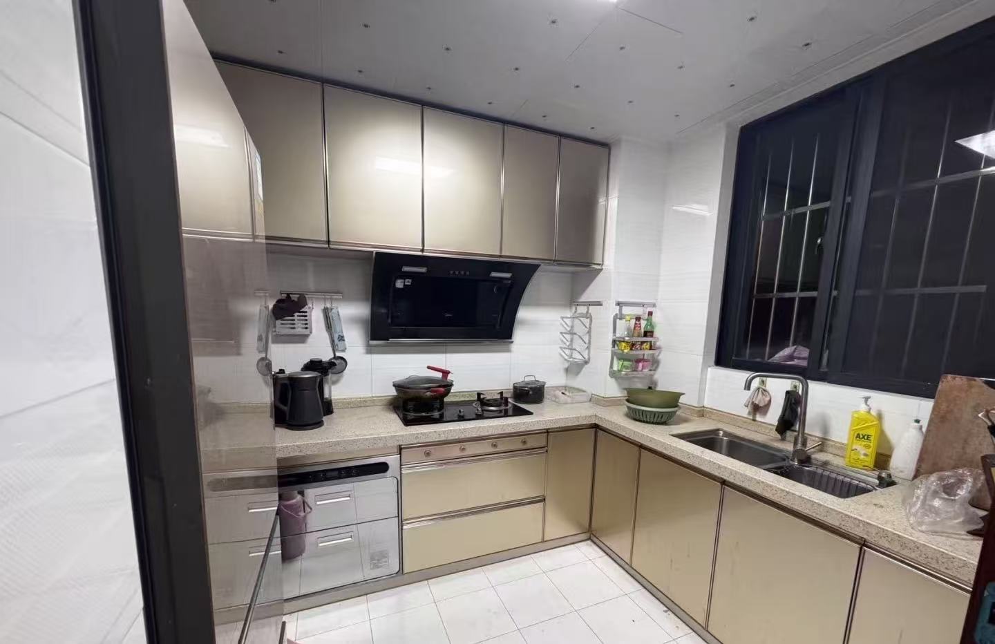 五源河公寓B区  3室2厅2卫    2800.0元/月室内图