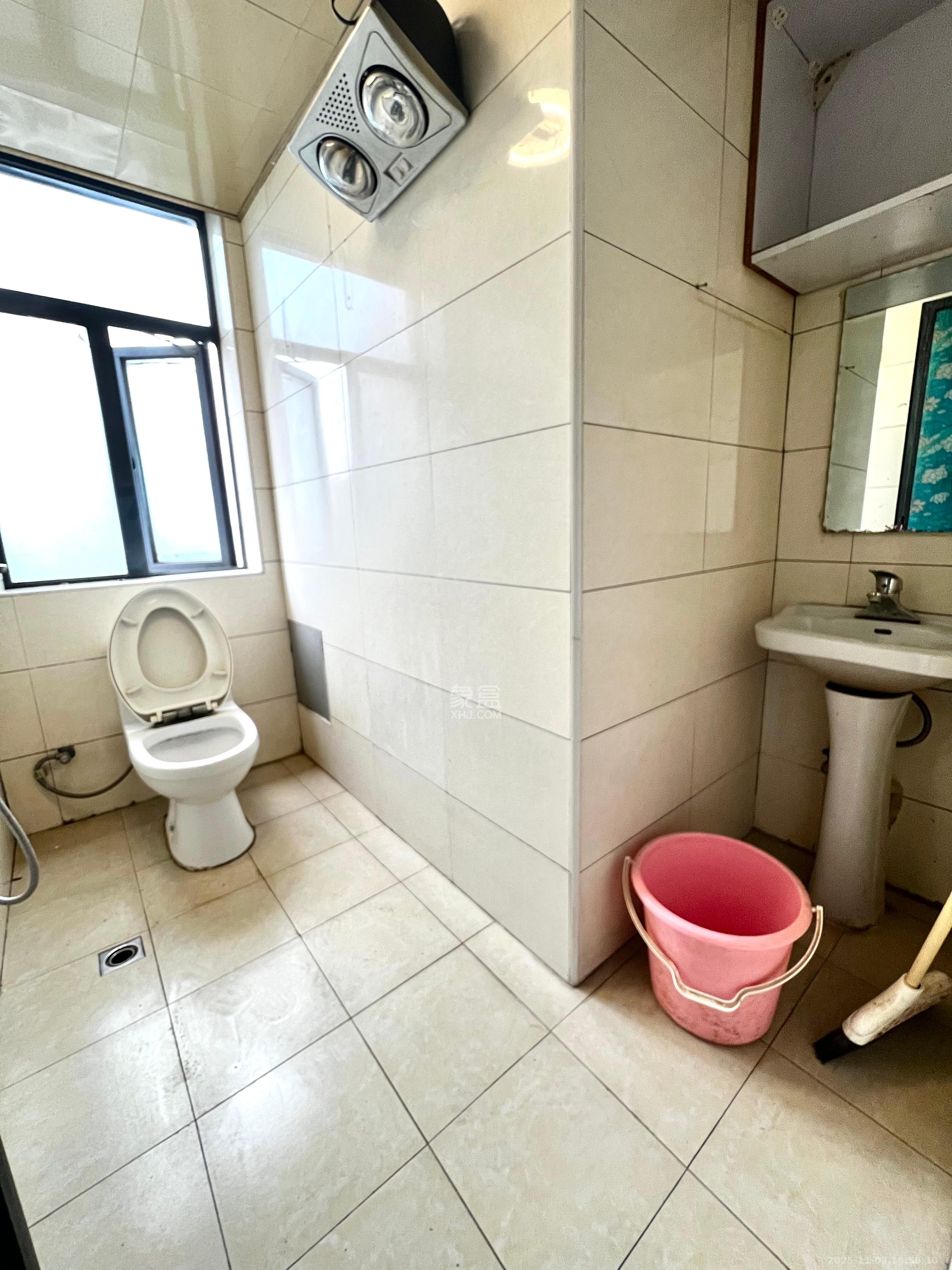 新时代广场 1室0厅1卫 2000.0元/月 新时代广场 1室0厅1卫 2000.0元/月室内图