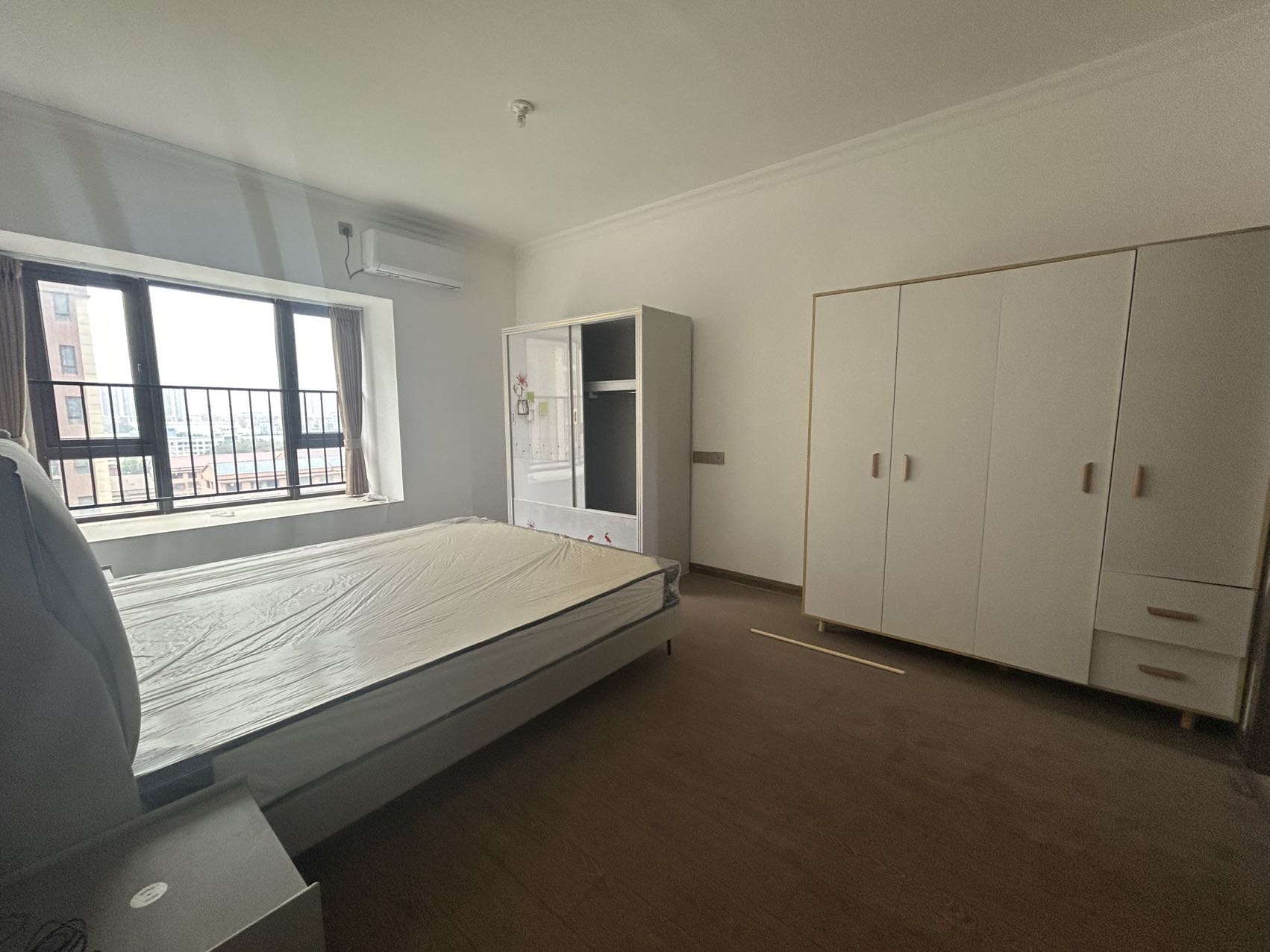 东城首府  4室2厅2卫    1900.0元/月室内图