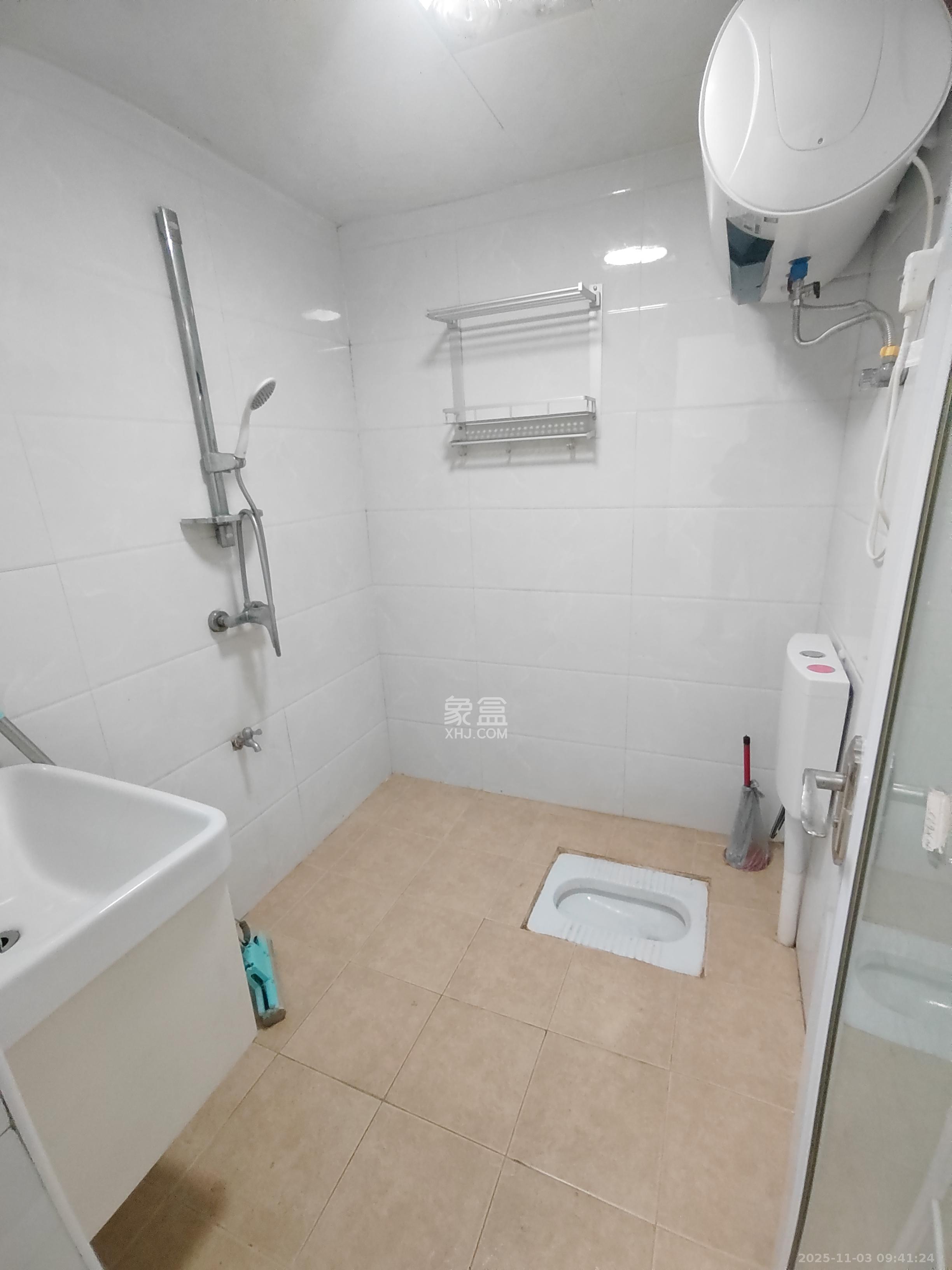 山水湾  1室1厅1卫    1350.0元/月室内图