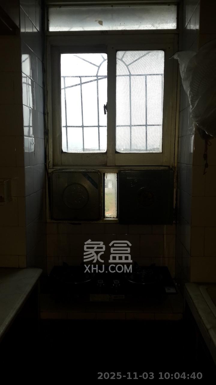 中建五局信和苑四区  2室2厅2卫    1300.0元/月室内图