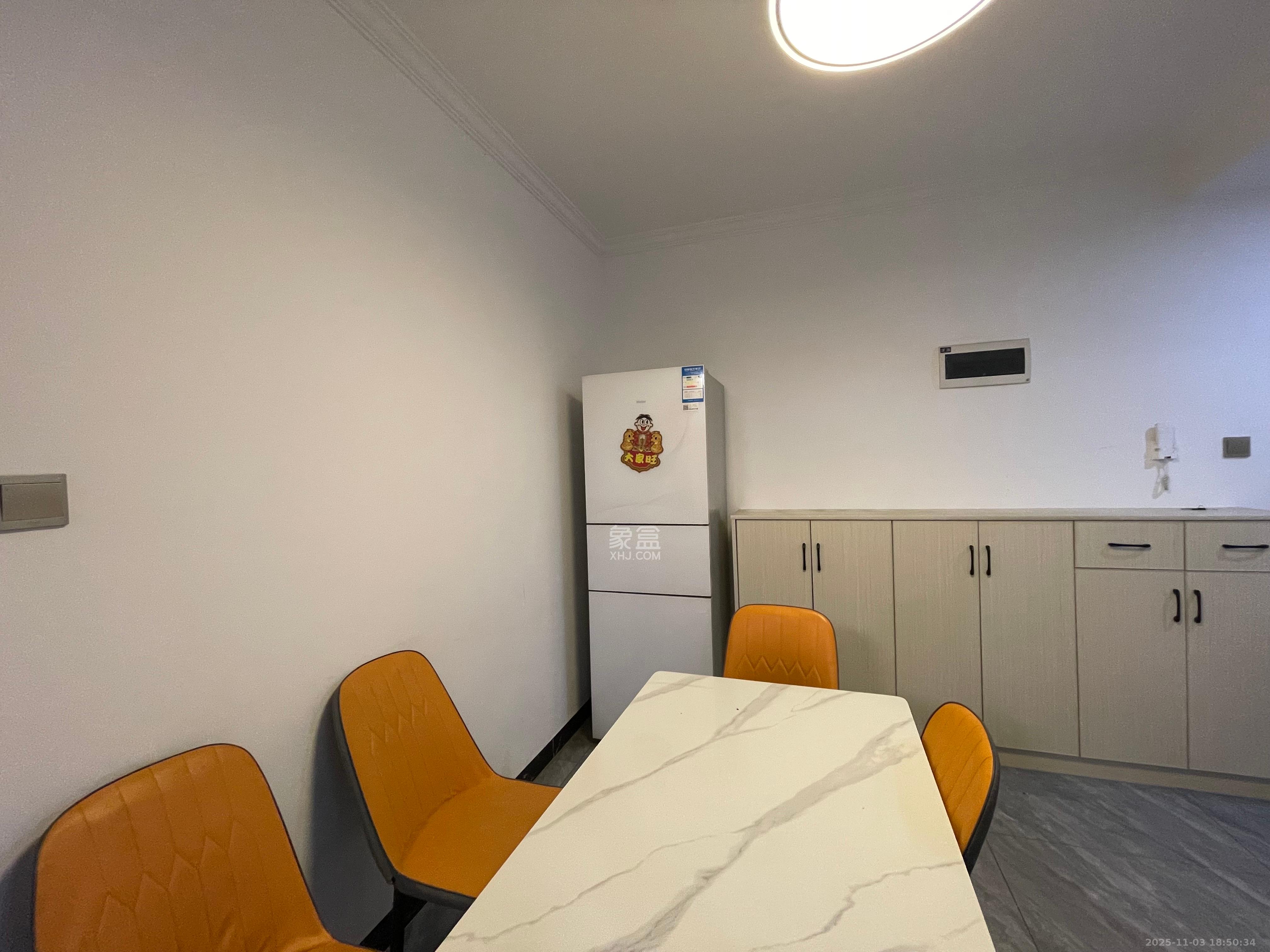 东岸梅园小区  1室0厅0卫    2000.0元/月室内图