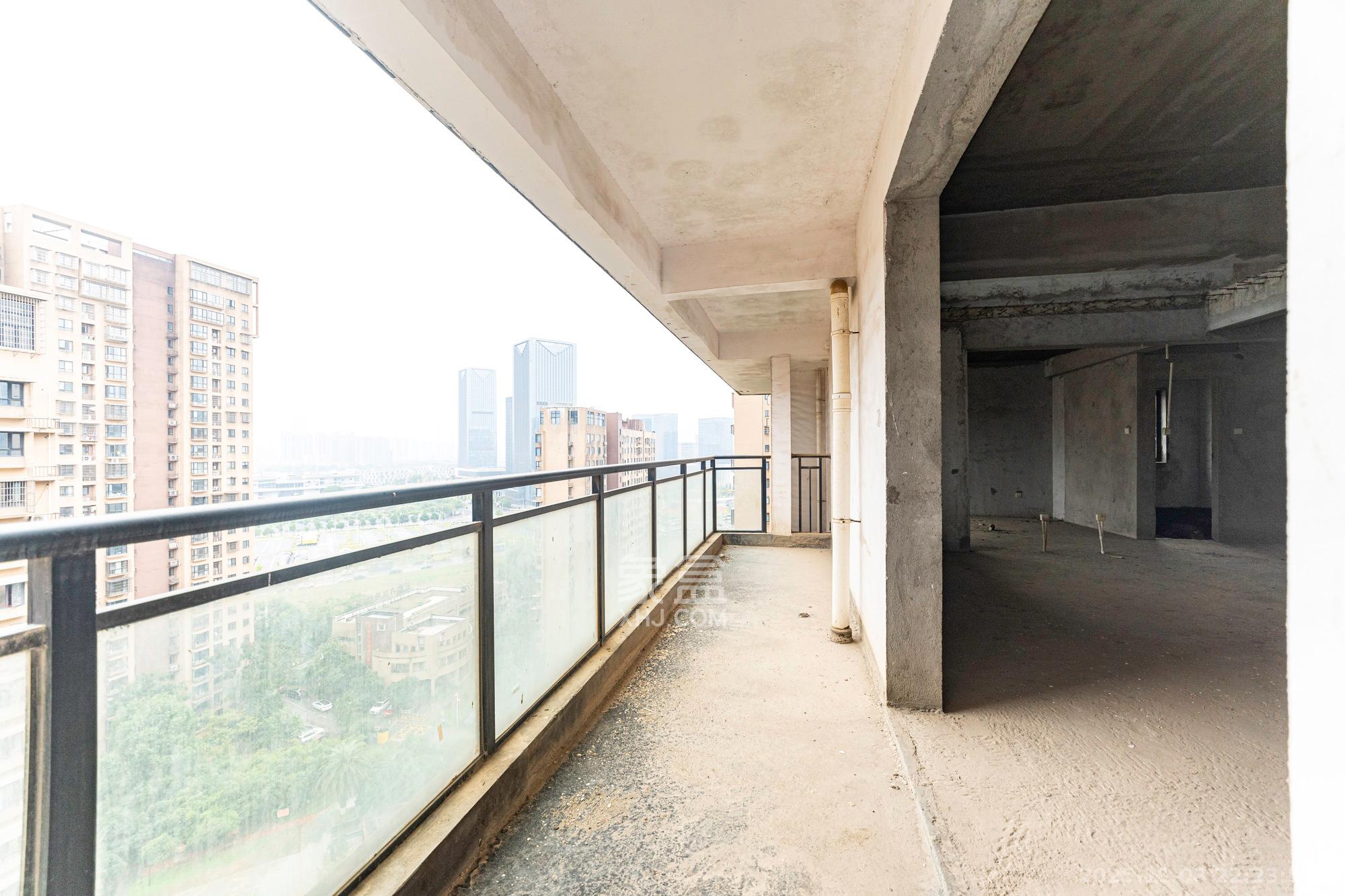 长大卧琥  6室2厅3卫    165.0万阳台