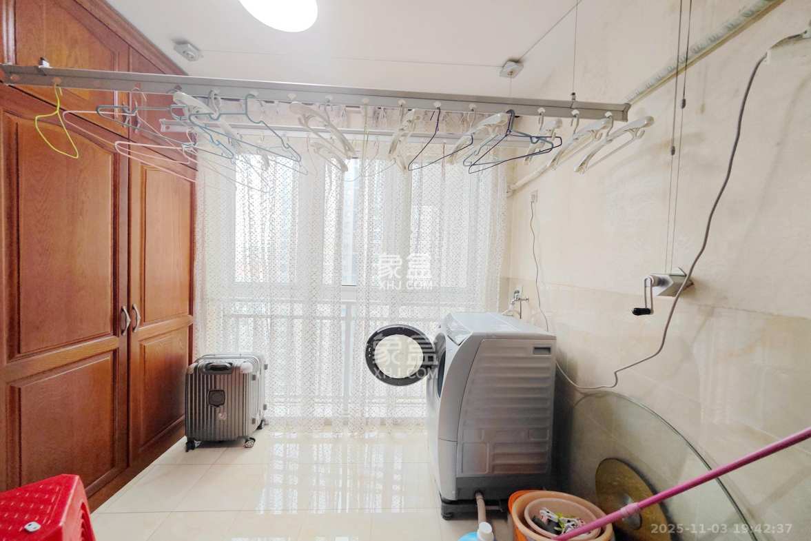 佳天瑞宁花园 3室2厅2卫 140.0万 佳天瑞宁花园 3室2厅2卫 140.0万阳台