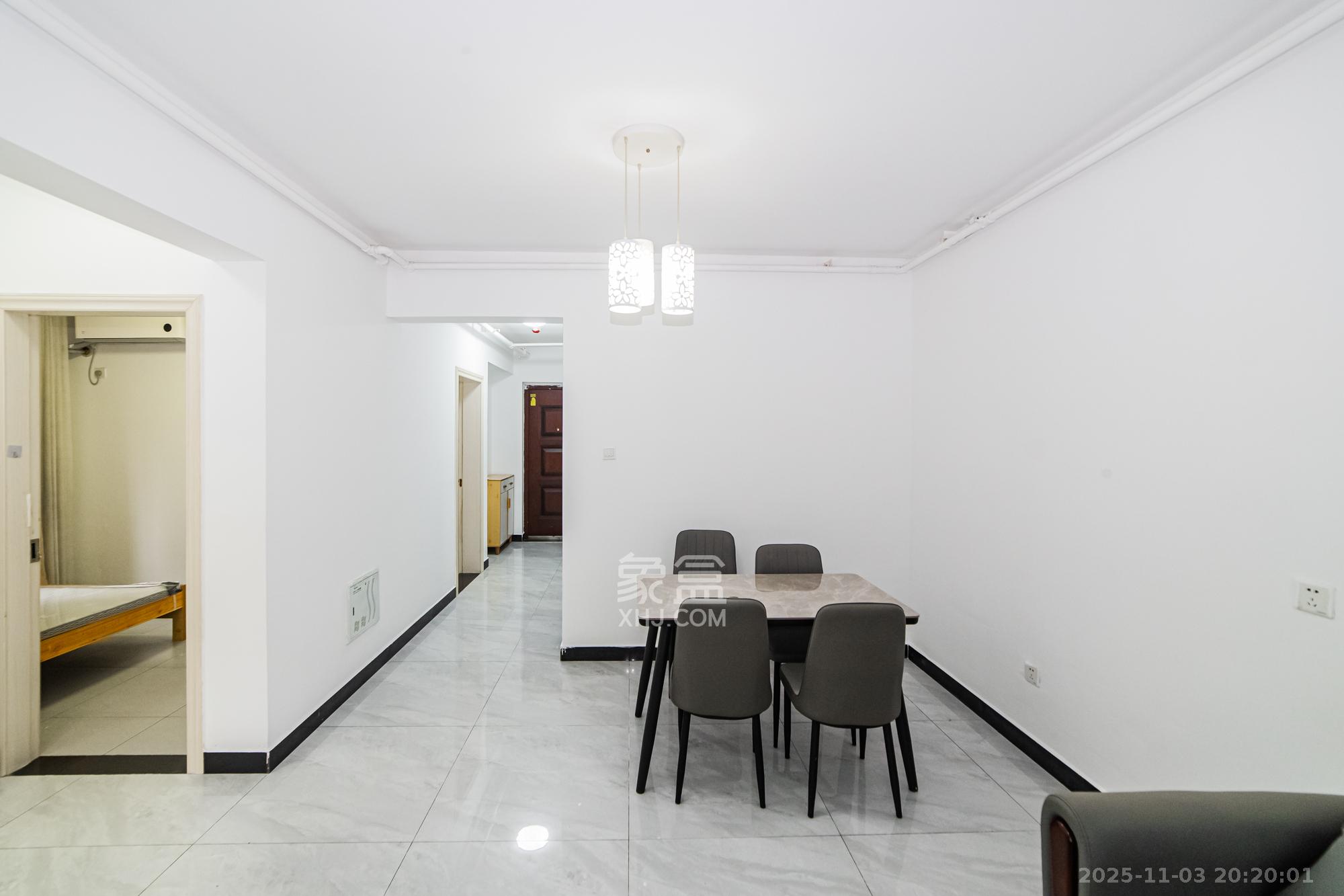 北辰三角洲C2区 3室2厅1卫 110.0万 北辰三角洲C2区 3室2厅1卫 110.0万客厅