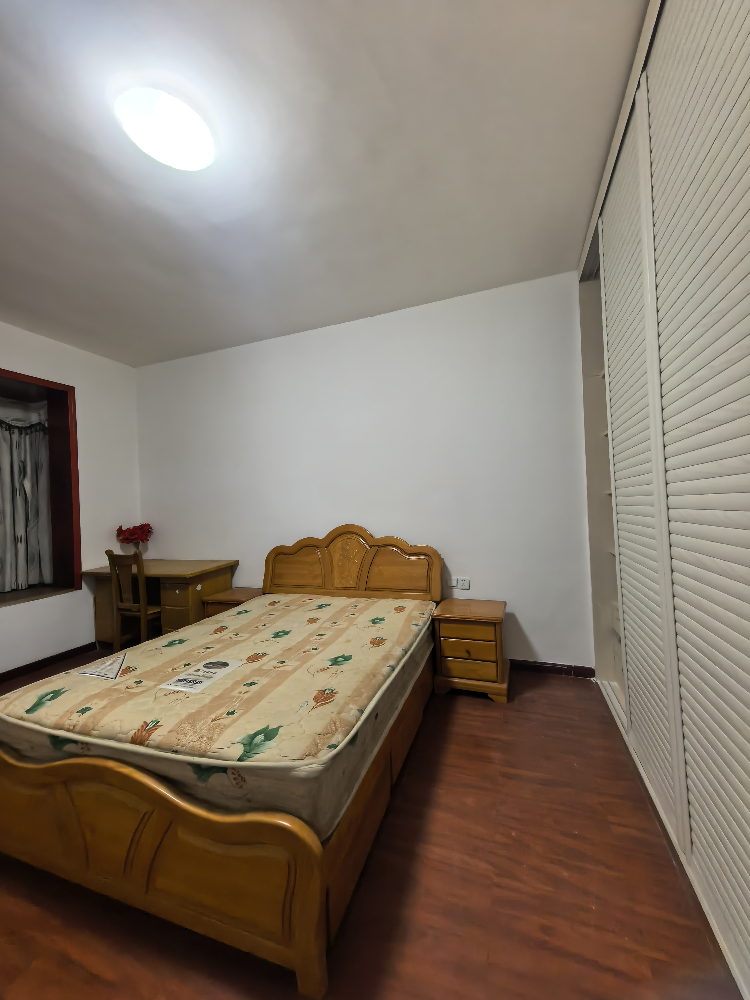 龙城街 3室2厅2卫 1666.0元/月 龙城街 3室2厅2卫 1666.0元/月室内图