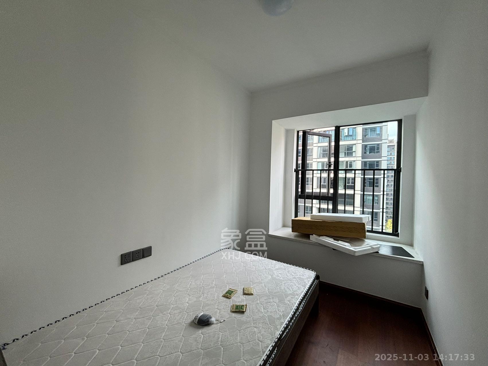 招商雍山湖  4室2厅2卫    3500.0元/月室内图