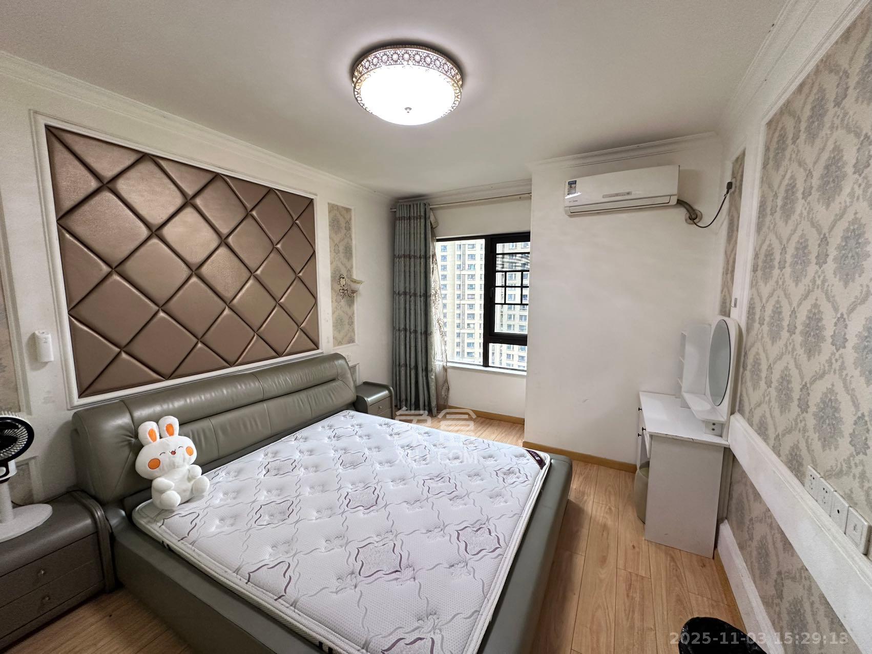 华润橡树湾  4室2厅2卫    2600.0元/月室内图