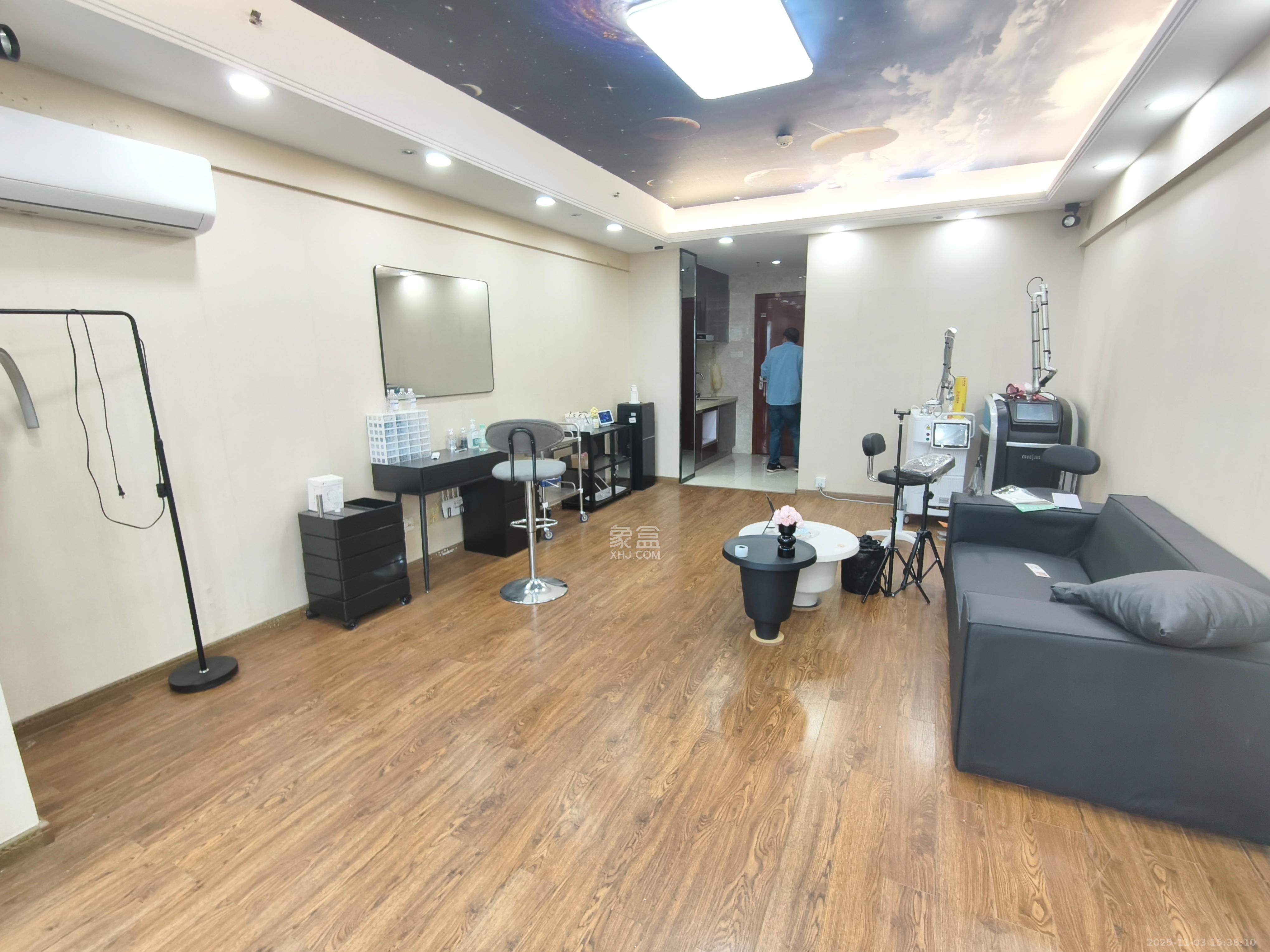 德思勤城市广场(宝格丽公寓) 1室1厅1卫 2100.0元/月 德思勤城市广场(宝格丽公寓) 1室1厅1卫 2100.0元/月室内图