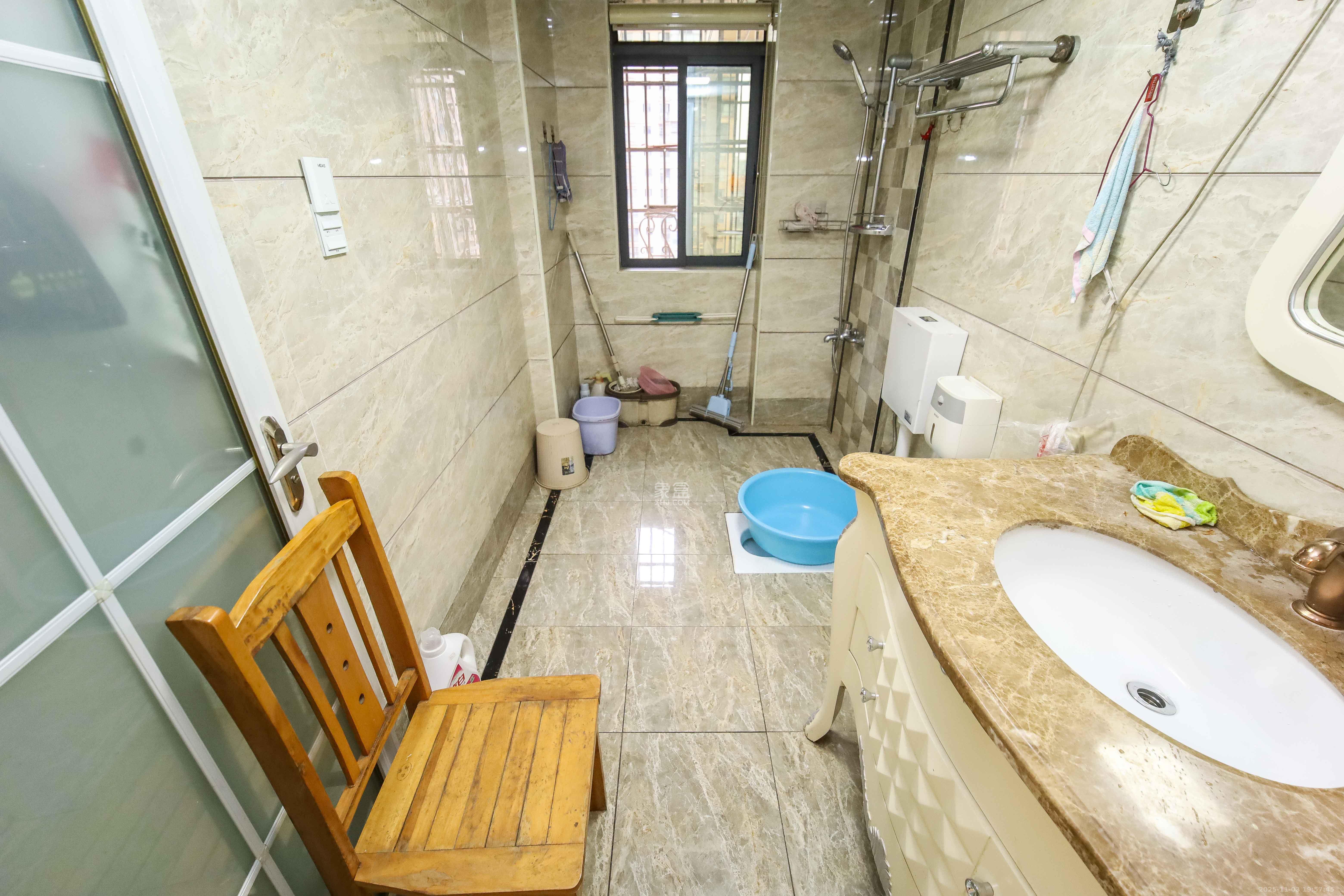 江河双水湾 4室2厅2卫 152.0万 江河双水湾 4室2厅2卫 152.0万卫生间