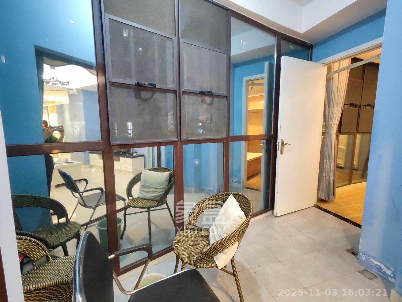 麓山枫情  3室2厅2卫    2600.0元/月室内图