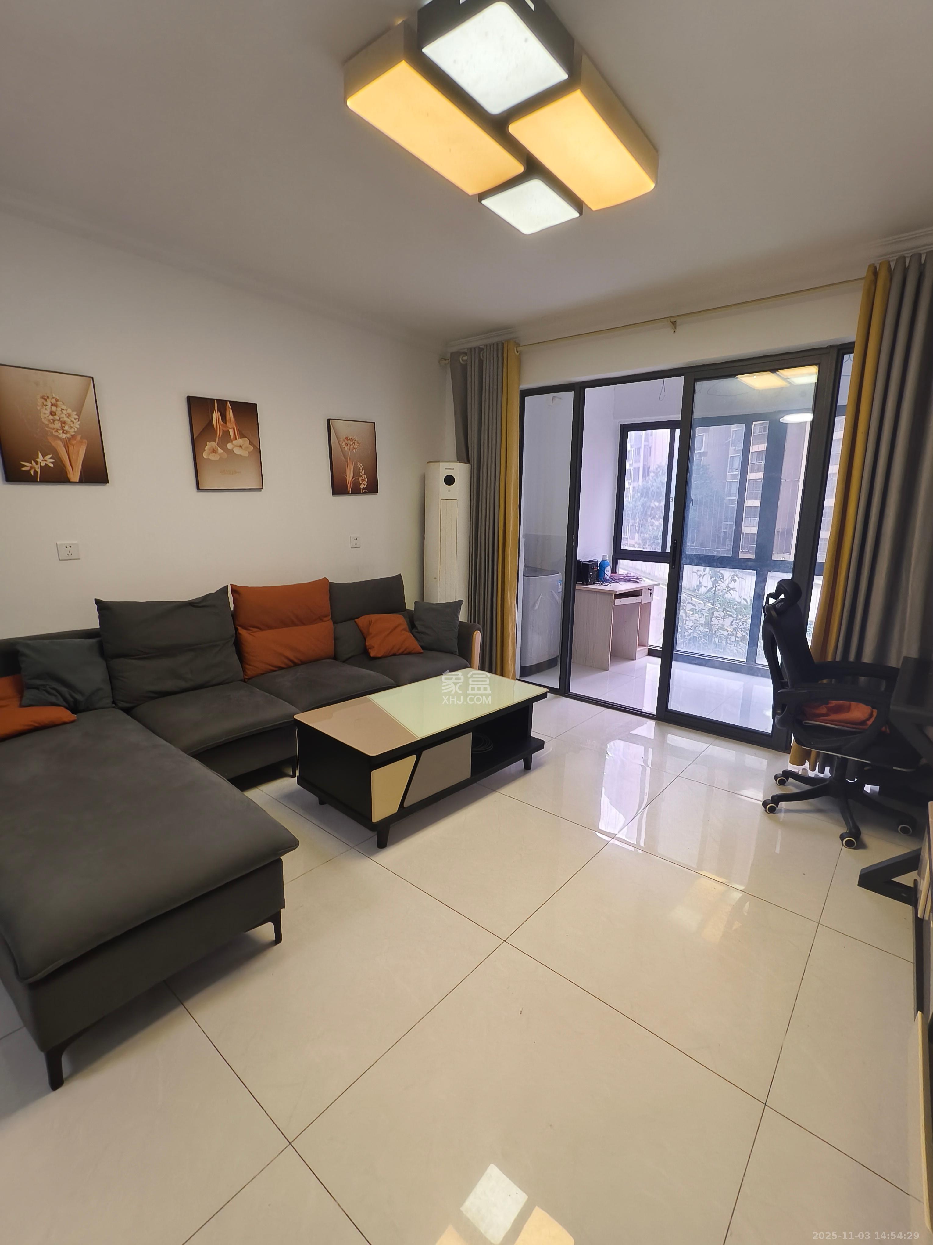 西湖鸿运佳苑 3室2厅2卫 2100.0元/月 西湖鸿运佳苑 3室2厅2卫 2100.0元/月室内图