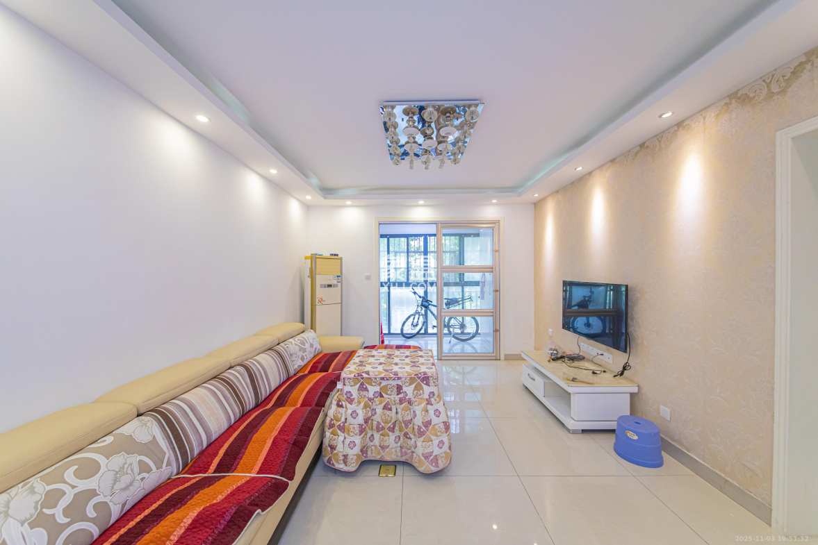 童话里 3室2厅1卫 2300.0元/月 童话里 3室2厅1卫 2300.0元/月室内图