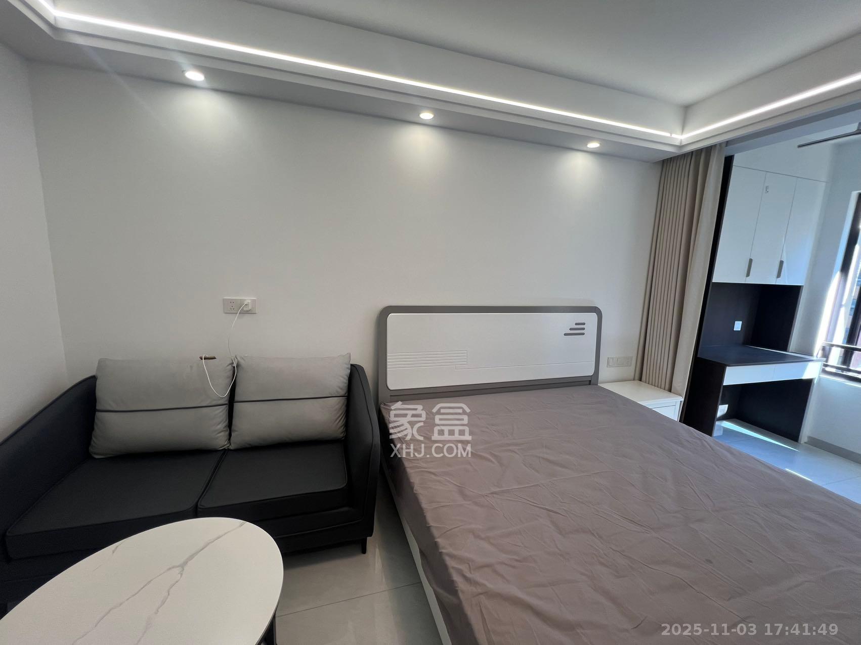 中海珑悦府  1室1厅1卫    1300.0元/月