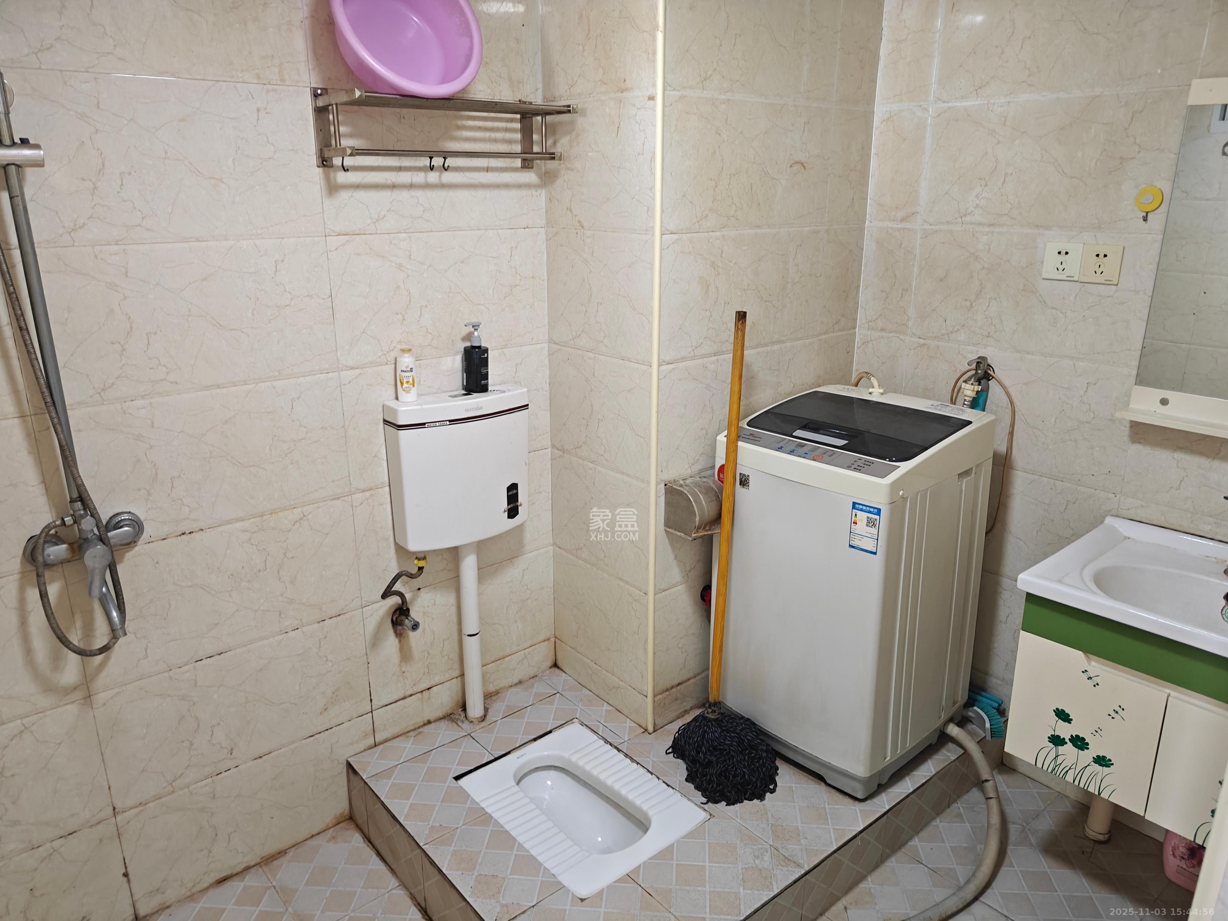 新世界广场  1室1厅1卫    1400.0元/月室内图