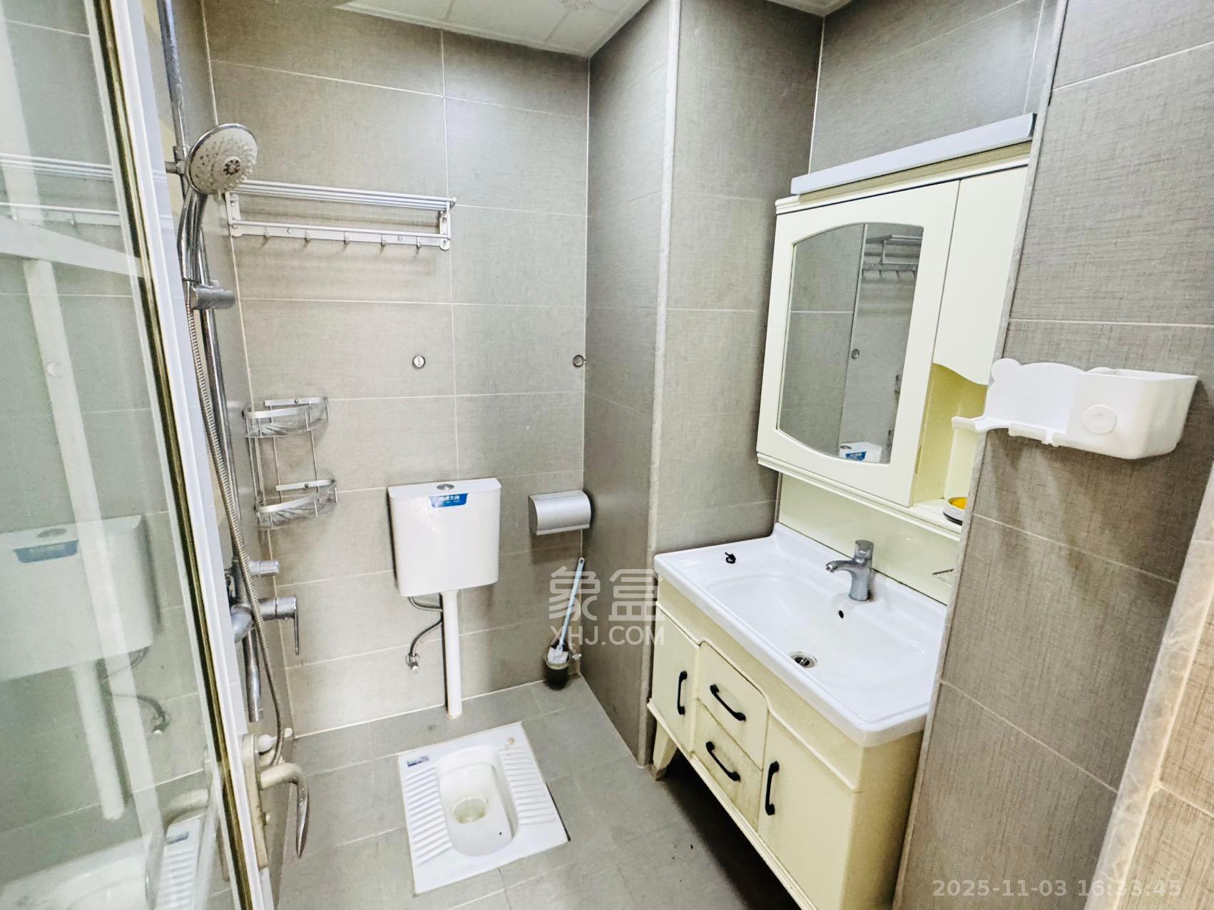 半山公馆（半山国际中心）  2室1厅1卫    2700.0元/月室内图