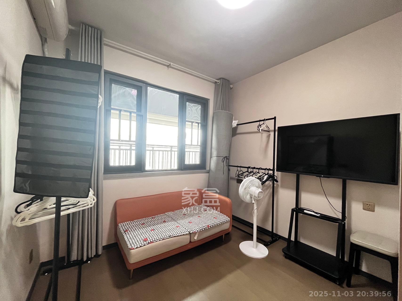 中海阅麓山二期 3室2厅2卫 3500.0元/月 中海阅麓山二期 3室2厅2卫 3500.0元/月室内图