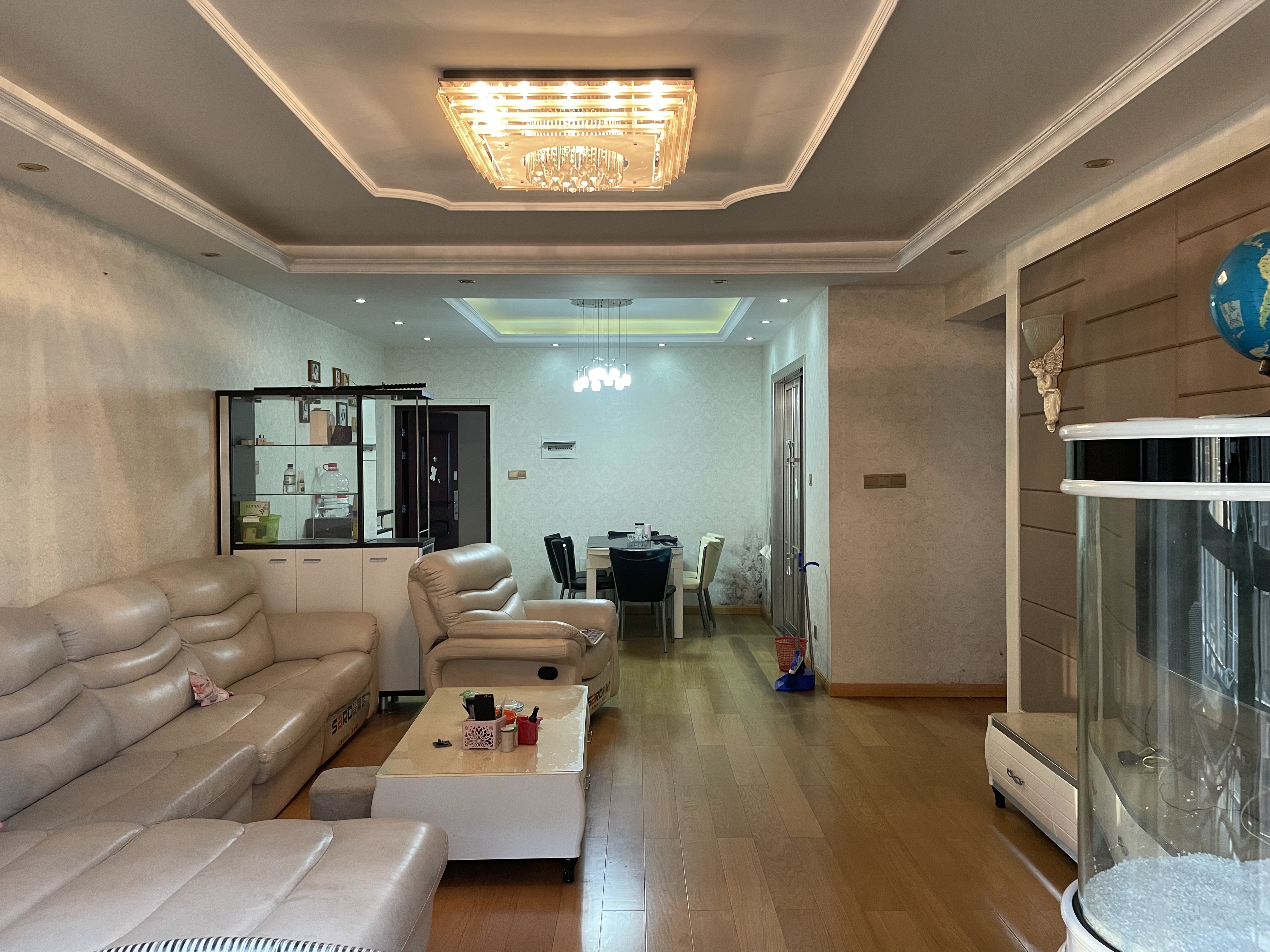 东方名城 3室2厅1卫 2400.0元/月 东方名城 3室2厅1卫 2400.0元/月室内图